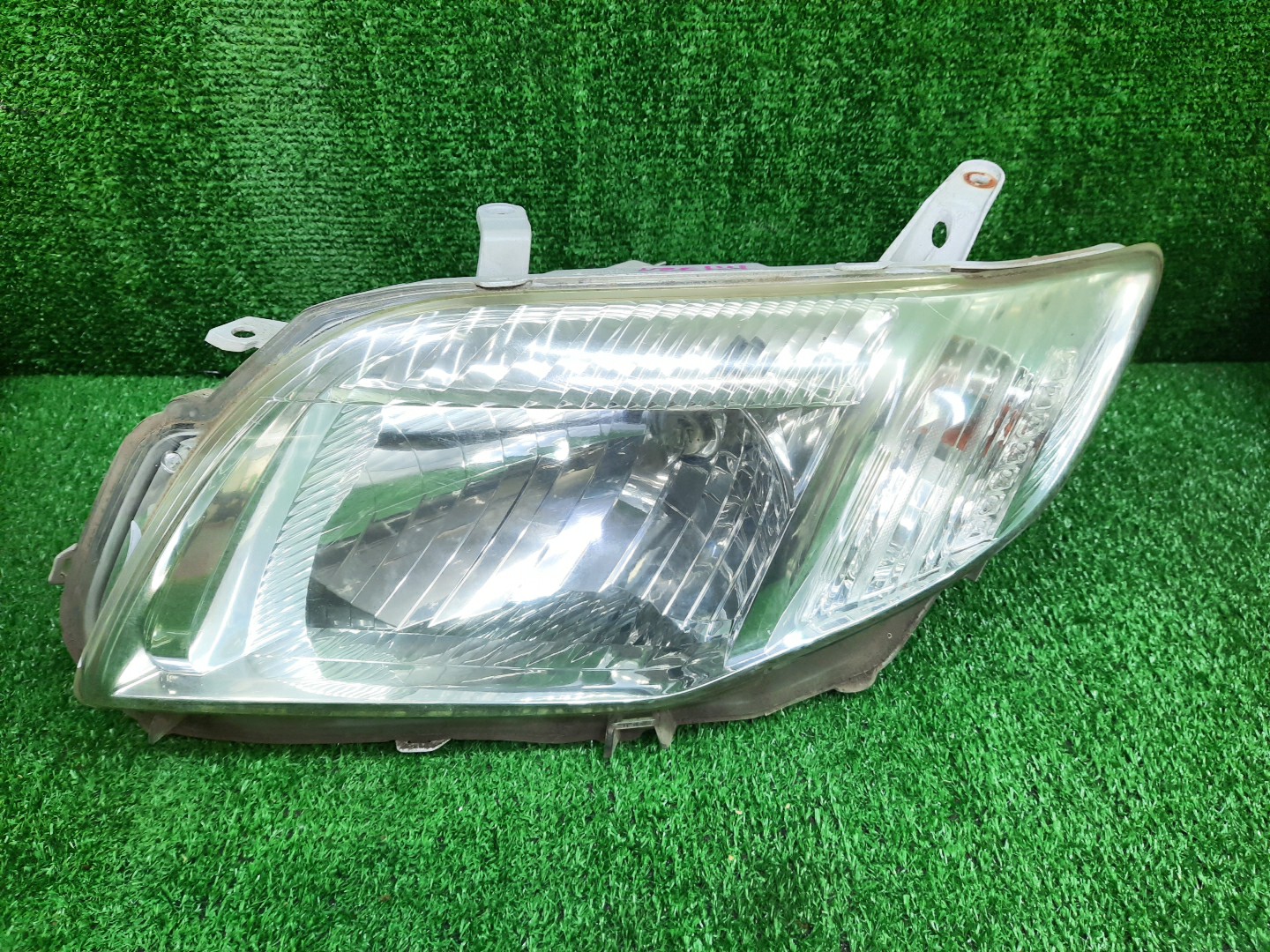 Фара левая передняя TOYOTA AXIO, COROLLA FIELDER, COROLLA AXIO, FIELDER NZE141, NZE144, ZRE142, ZRE144, ZRE144G, ZRE142G, NZE144G, NZE141G 1 ракурс Фара левая передняя TOYOTA AXIO, COROLLA FIELDER, COROLLA AXIO, FIELDER NZE141, NZE144, ZRE142, ZRE144, ZRE144G, ZRE142G, NZE144G, NZE141G 1 ракурс