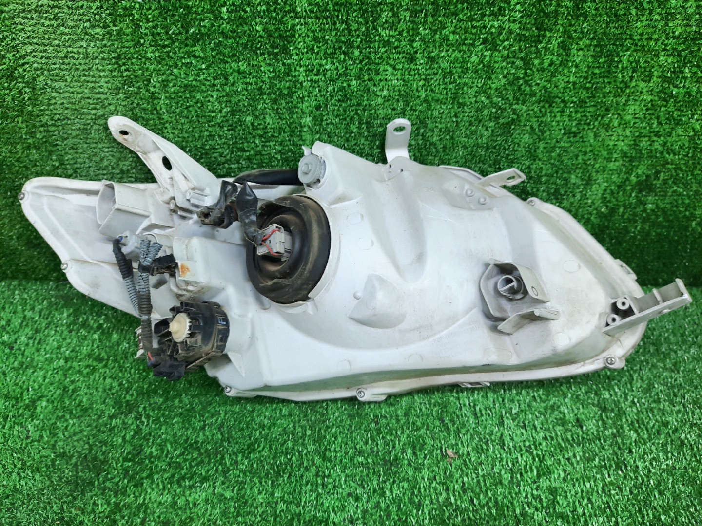 Фара левая передняя TOYOTA AXIO, COROLLA FIELDER, COROLLA AXIO, FIELDER NZE141, NZE144, ZRE142, ZRE144, ZRE144G, ZRE142G, NZE144G, NZE141G 2 ракурс Фара левая передняя TOYOTA AXIO, COROLLA FIELDER, COROLLA AXIO, FIELDER NZE141, NZE144, ZRE142, ZRE144, ZRE144G, ZRE142G, NZE144G, NZE141G 2 ракурс