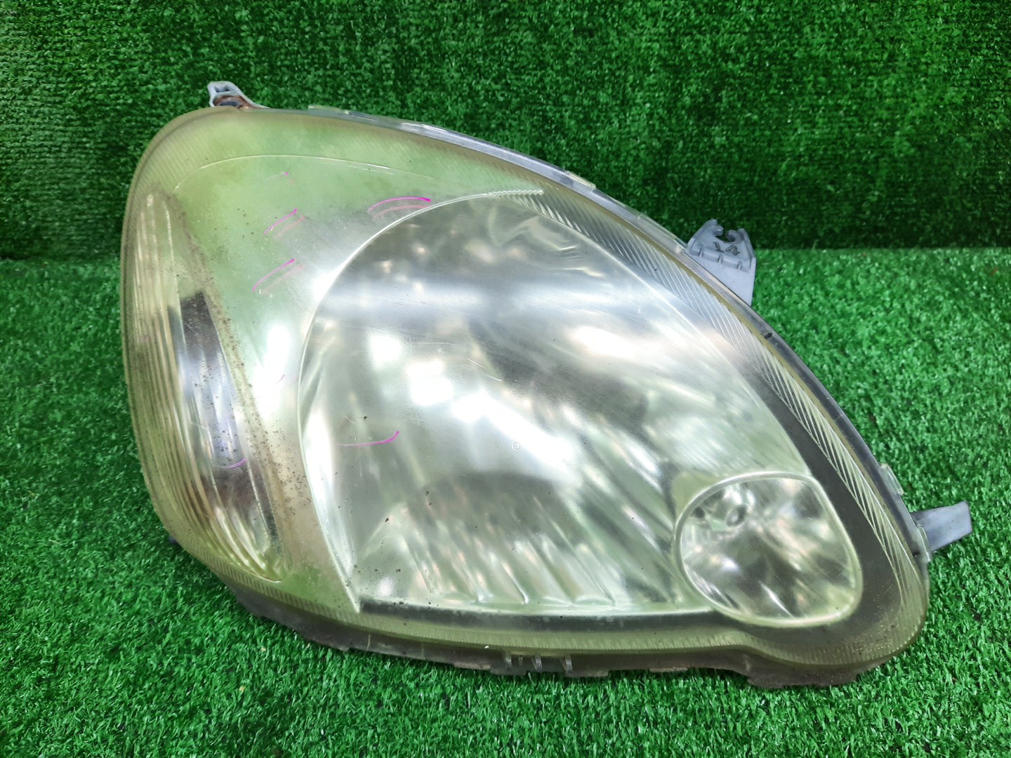 Фара правая передняя TOYOTA VITZ, YARIS SCP10, NCP10, SCP13, NCP15, NCP11, NCP13 1 ракурс