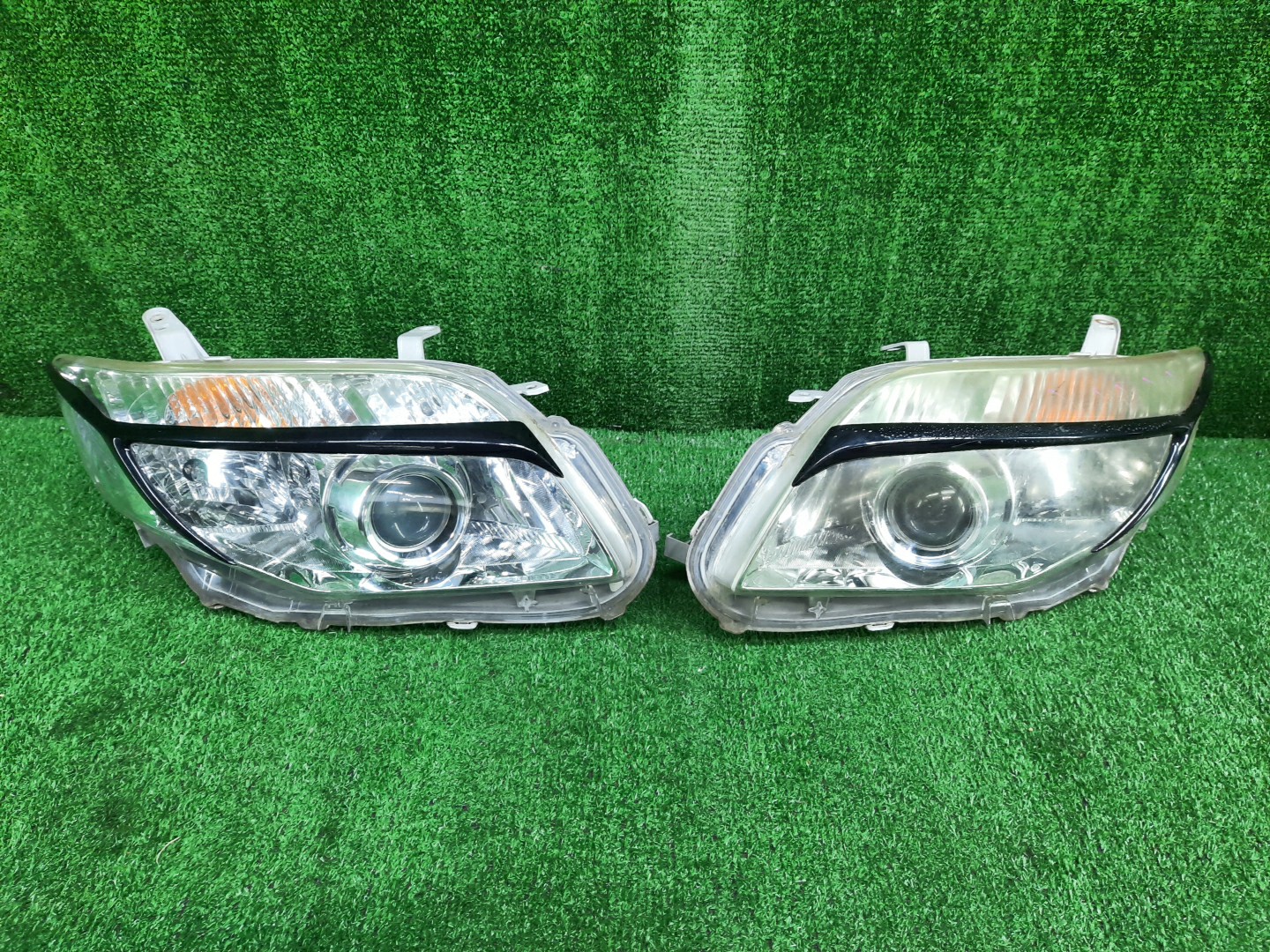 Фара левая передняя TOYOTA AXIO, COROLLA FIELDER, COROLLA AXIO, FIELDER NZE141, NZE144, ZRE142, ZRE144, ZRE144G, ZRE142G, NZE144G, NZE141G 1 ракурс Фара левая передняя TOYOTA AXIO, COROLLA FIELDER, COROLLA AXIO, FIELDER NZE141, NZE144, ZRE142, ZRE144, ZRE144G, ZRE142G, NZE144G, NZE141G 1 ракурс