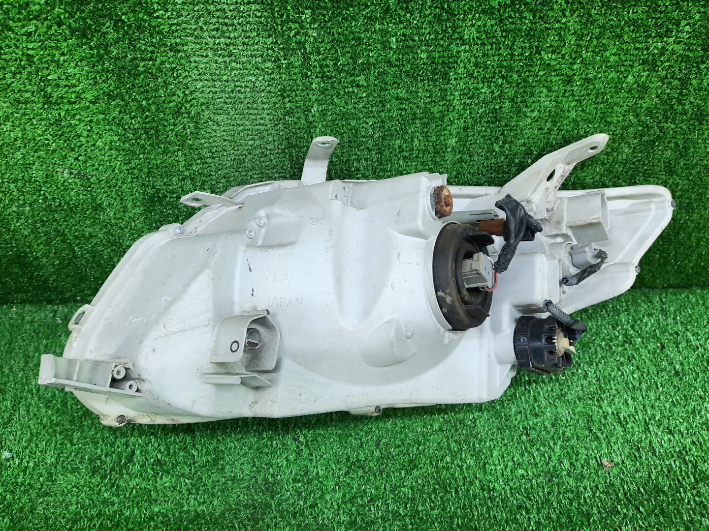 Фара правая передняя TOYOTA AXIO, COROLLA FIELDER, COROLLA  AXIO, FIELDER NZE141, NZE144, ZRE142, ZRE144, ZRE144G, ZRE142G, NZE144G, NZE141G 3 ракурс