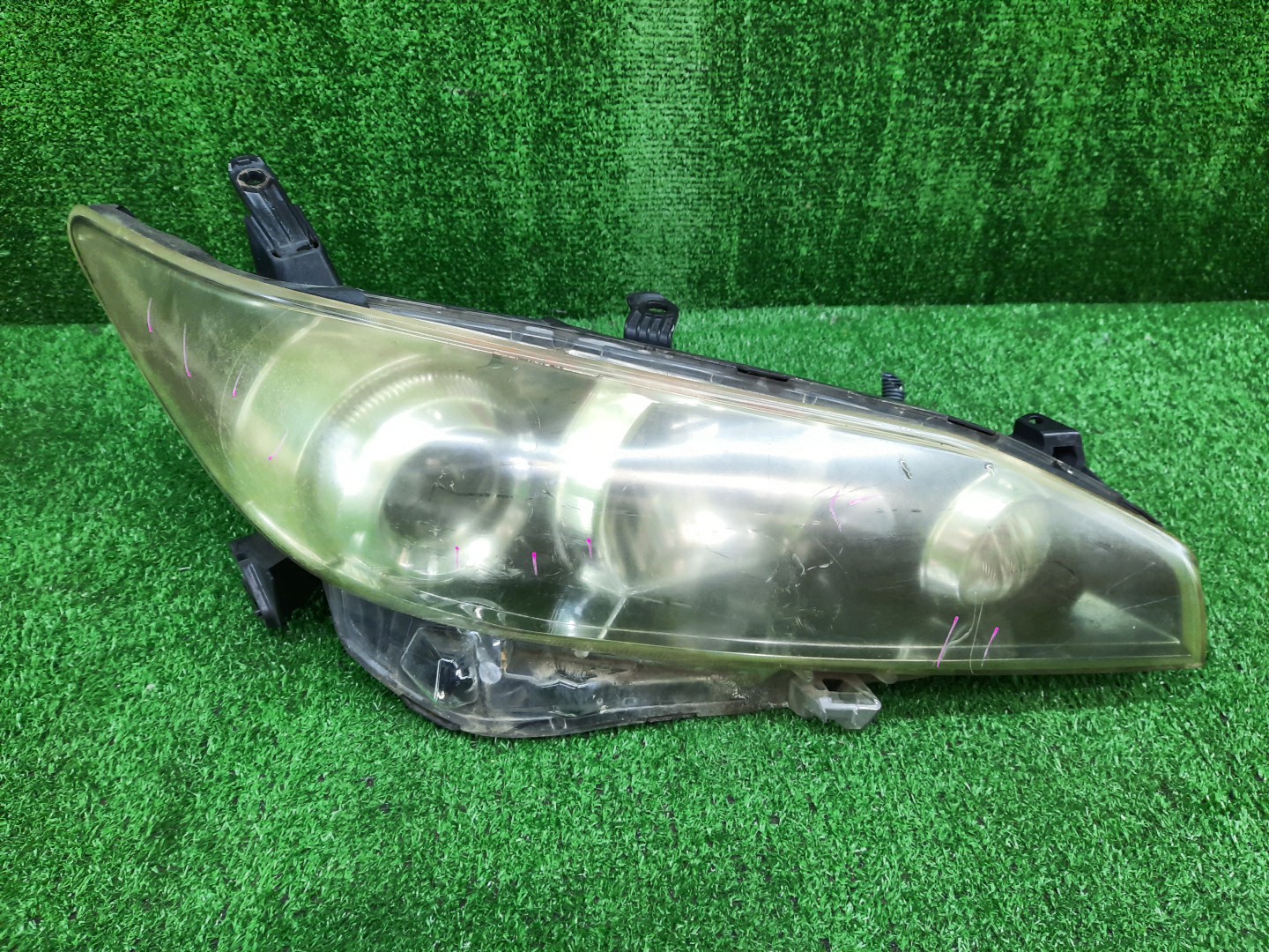 Фара правая передняя  TOYOTA WISH ZGE20W, ZGE20G, ZGE25W, ZGE21G, ZGE22W, ZGE25G 1 ракурс