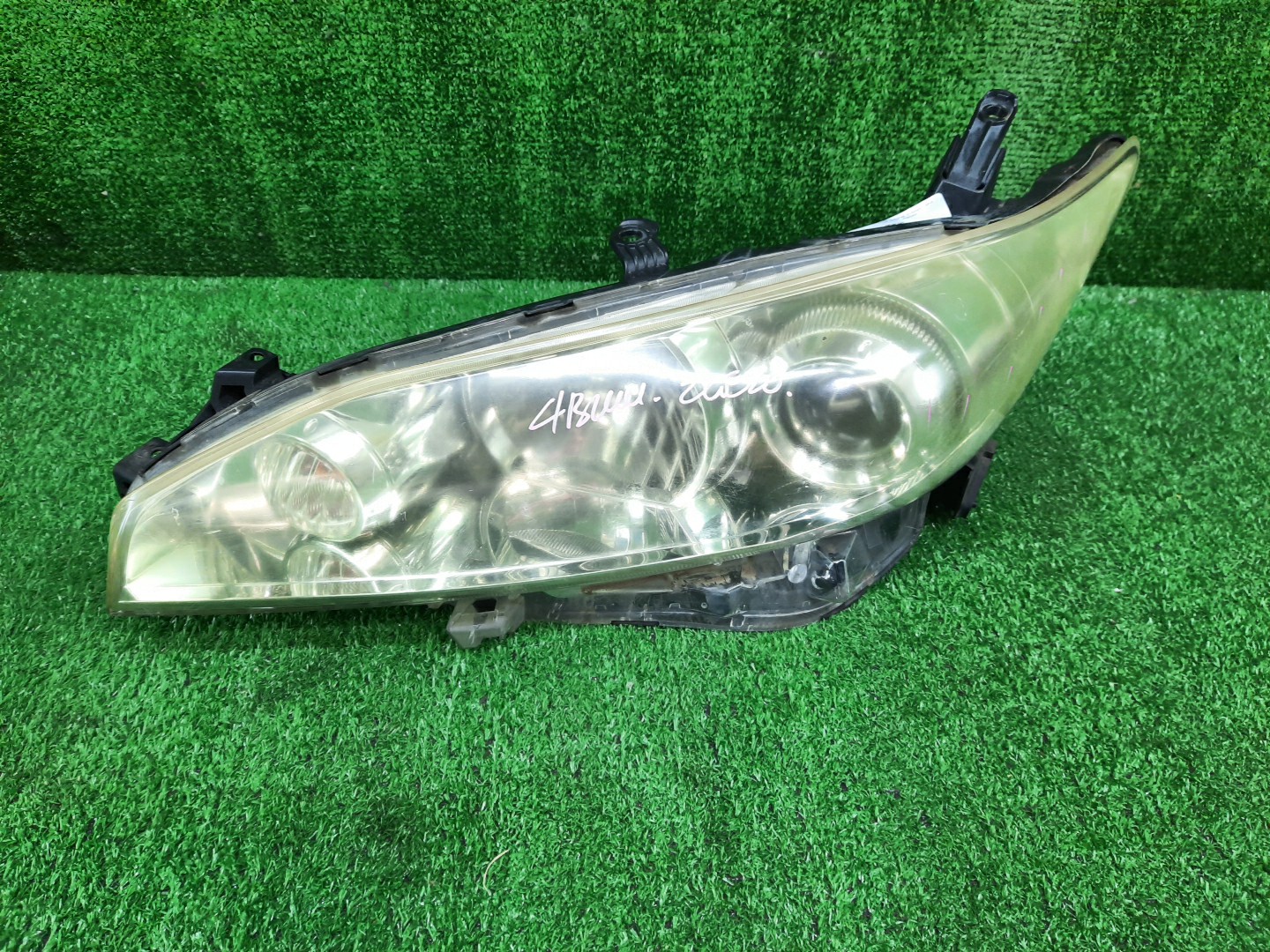 Фара левая передняя  TOYOTA WISH ZGE20W, ZGE20G, ZGE25W, ZGE21G, ZGE22W, ZGE25G 1 ракурс