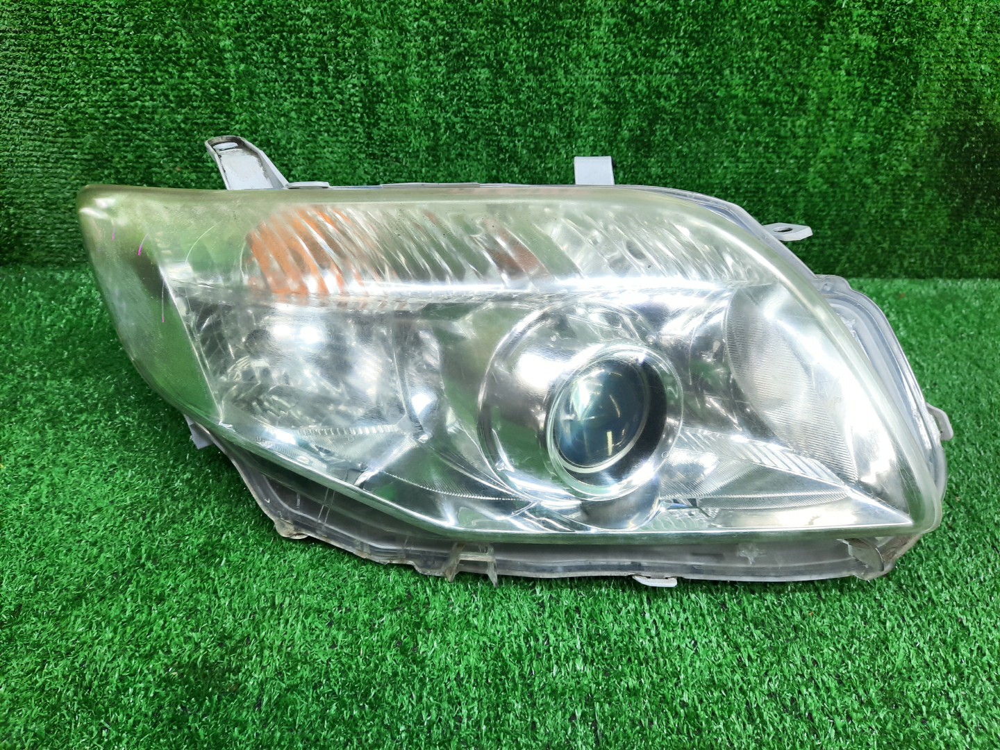 Фара правая передняя TOYOTA AXIO, COROLLA FIELDER, COROLLA  AXIO, FIELDER NZE141, NZE144, ZRE142, ZRE144, ZRE144G, ZRE142G, NZE144G, NZE141G 1 ракурс