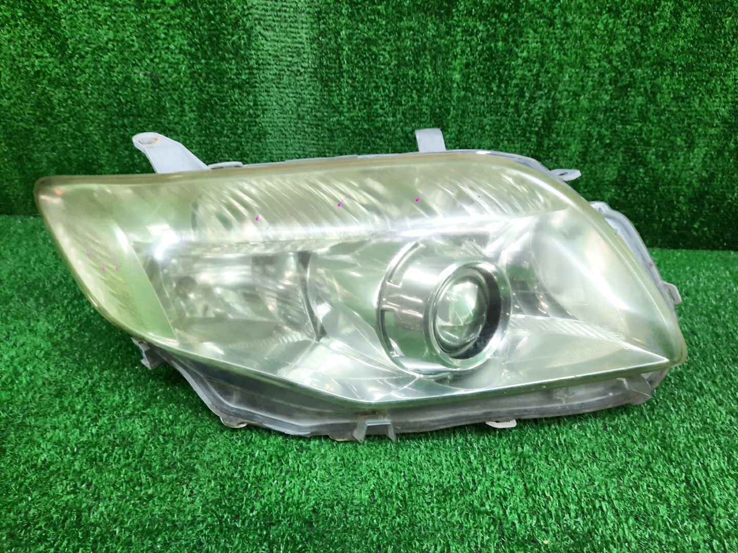 Фара правая передняя TOYOTA AXIO, COROLLA FIELDER, COROLLA  AXIO, FIELDER NZE141, NZE144, ZRE142, ZRE144, ZRE144G, ZRE142G, NZE144G, NZE141G 1 ракурс