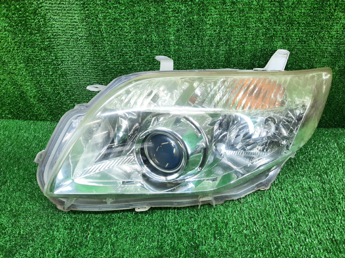 Фара левая передняя TOYOTA AXIO, COROLLA FIELDER, COROLLA AXIO, FIELDER NZE141, NZE144, ZRE142, ZRE144, ZRE144G, ZRE142G, NZE144G, NZE141G 1 ракурс Фара левая передняя TOYOTA AXIO, COROLLA FIELDER, COROLLA AXIO, FIELDER NZE141, NZE144, ZRE142, ZRE144, ZRE144G, ZRE142G, NZE144G, NZE141G 1 ракурс