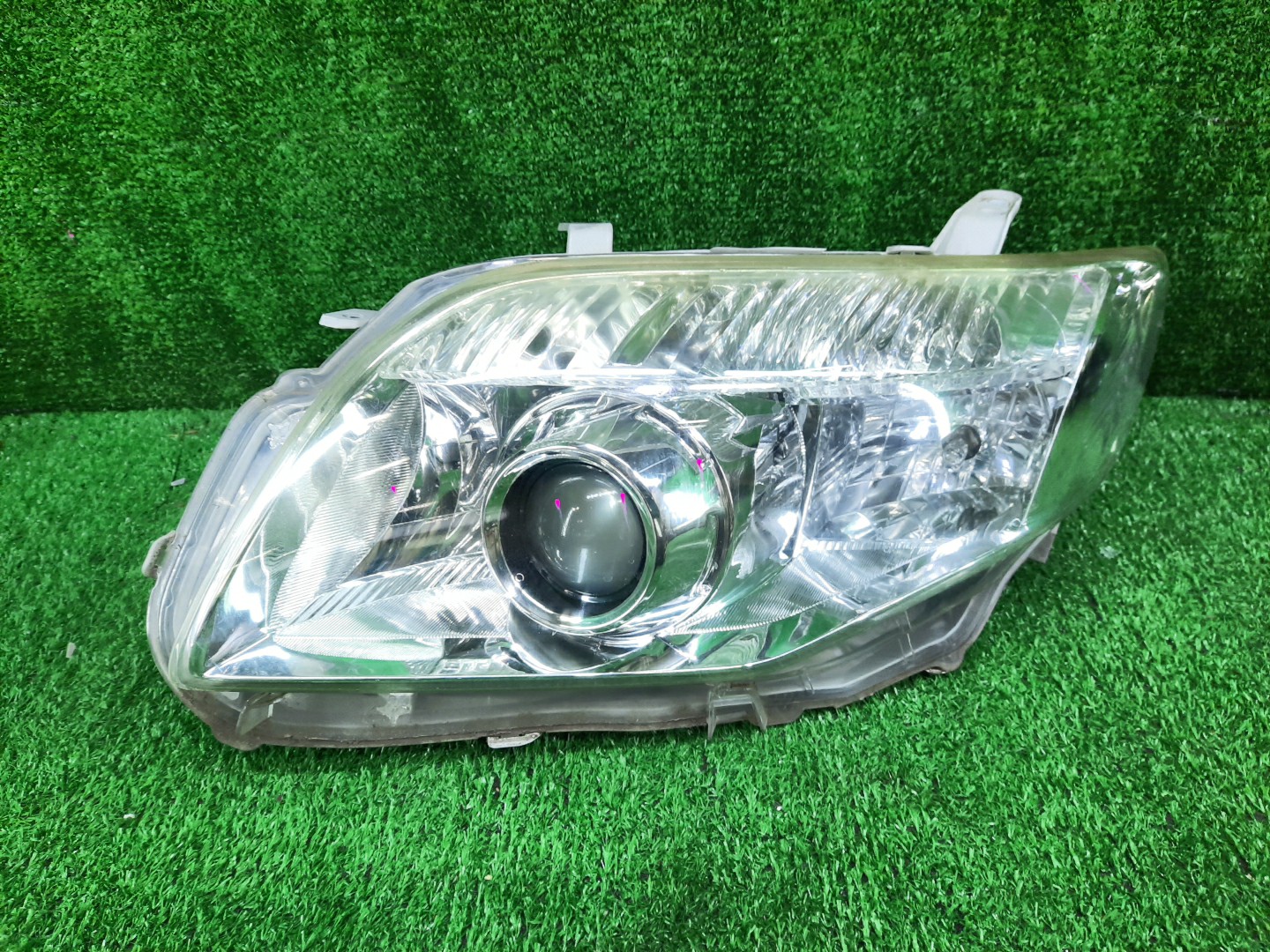 Фара левая передняя TOYOTA AXIO, COROLLA FIELDER, COROLLA AXIO, FIELDER NZE141, NZE144, ZRE142, ZRE144, ZRE144G, ZRE142G, NZE144G, NZE141G 1 ракурс Фара левая передняя TOYOTA AXIO, COROLLA FIELDER, COROLLA AXIO, FIELDER NZE141, NZE144, ZRE142, ZRE144, ZRE144G, ZRE142G, NZE144G, NZE141G 1 ракурс