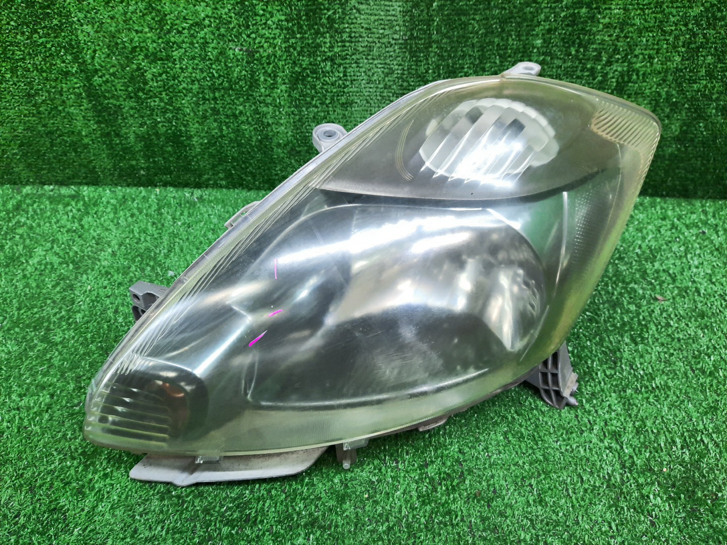 Фара левая передняя TOYOTA PASSO, BOON KGC15, KGC10, QNC10, M301S, M310S, M312S, M300S 1 ракурс Фара левая передняя TOYOTA PASSO, BOON KGC15, KGC10, QNC10, M301S, M310S, M312S, M300S 1 ракурс