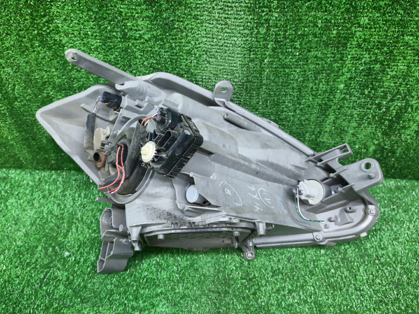 Фара левая передняя TOYOTA PASSO, BOON KGC15, KGC10, QNC10, M301S, M310S, M312S, M300S 3 ракурс Фара левая передняя TOYOTA PASSO, BOON KGC15, KGC10, QNC10, M301S, M310S, M312S, M300S 3 ракурс