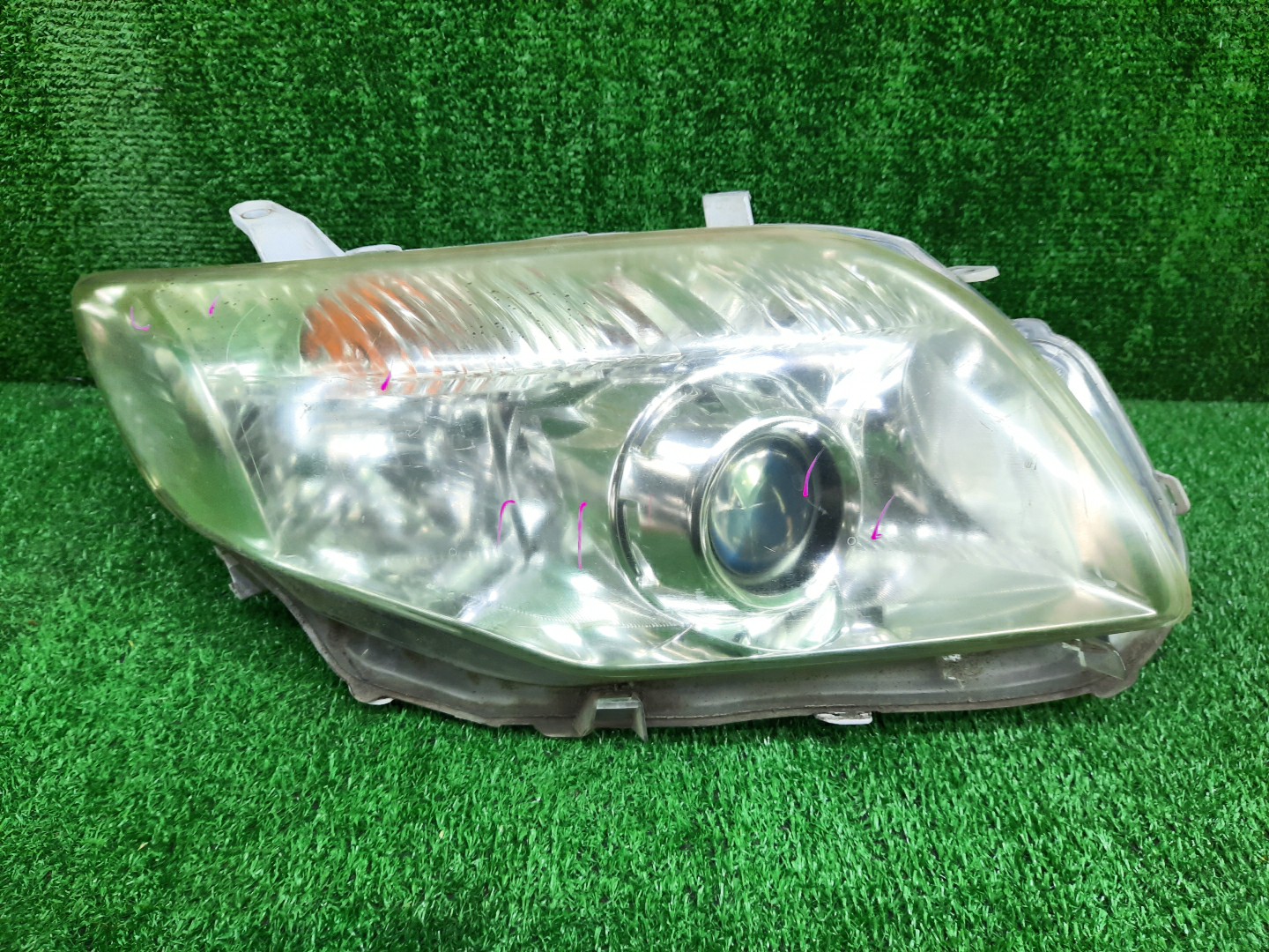 Фара правая передняя TOYOTA AXIO, COROLLA FIELDER, COROLLA  AXIO, FIELDER NZE141, NZE144, ZRE142, ZRE144, ZRE144G, ZRE142G, NZE144G, NZE141G 1 ракурс