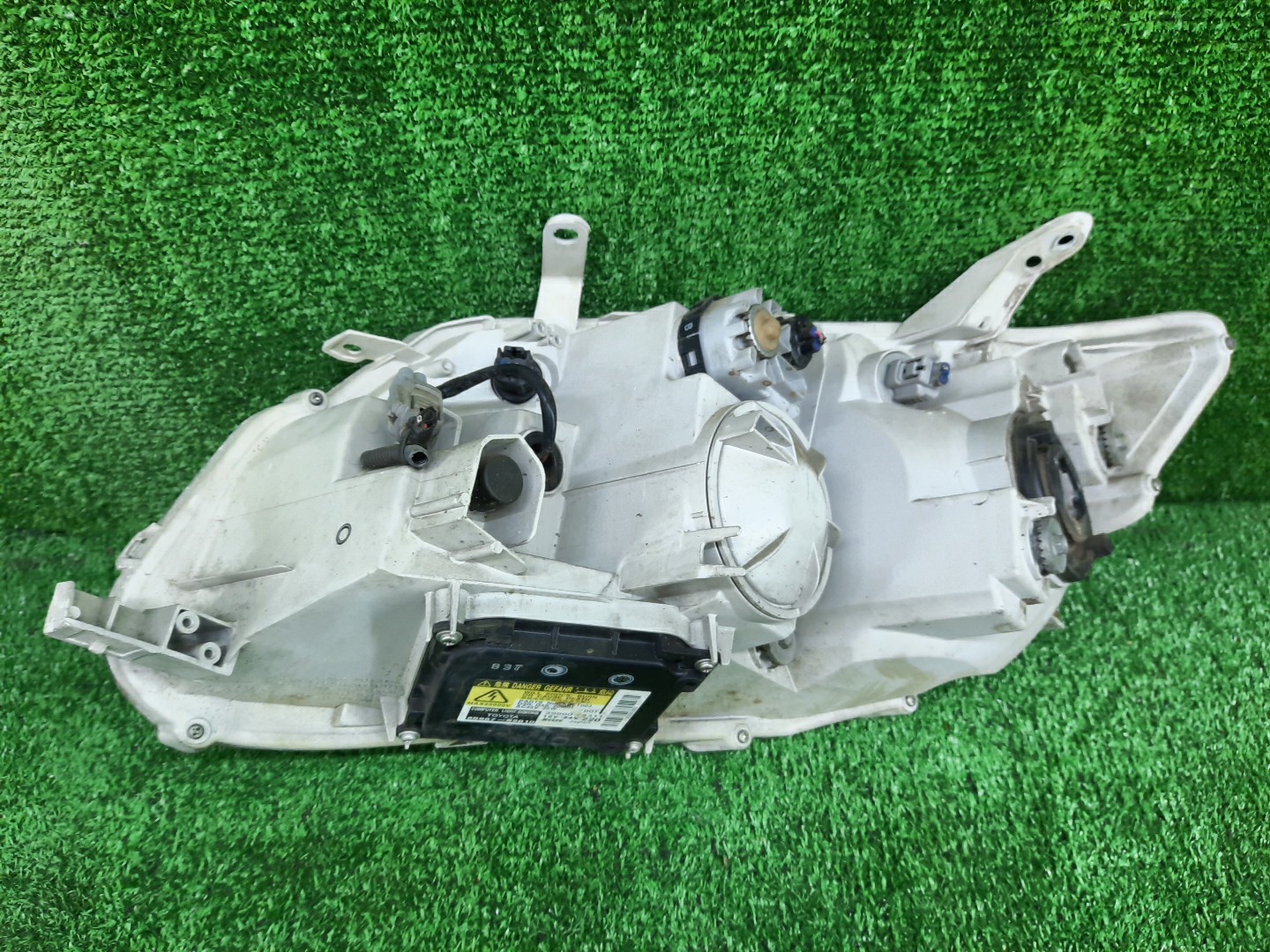 Фара правая передняя TOYOTA AXIO, COROLLA FIELDER, COROLLA  AXIO, FIELDER NZE141, NZE144, ZRE142, ZRE144, ZRE144G, ZRE142G, NZE144G, NZE141G 3 ракурс