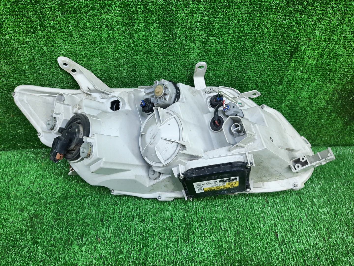 Фара левая передняя TOYOTA AXIO, COROLLA FIELDER, COROLLA AXIO, FIELDER NZE141, NZE144, ZRE142, ZRE144, ZRE144G, ZRE142G, NZE144G, NZE141G 2 ракурс Фара левая передняя TOYOTA AXIO, COROLLA FIELDER, COROLLA AXIO, FIELDER NZE141, NZE144, ZRE142, ZRE144, ZRE144G, ZRE142G, NZE144G, NZE141G 2 ракурс