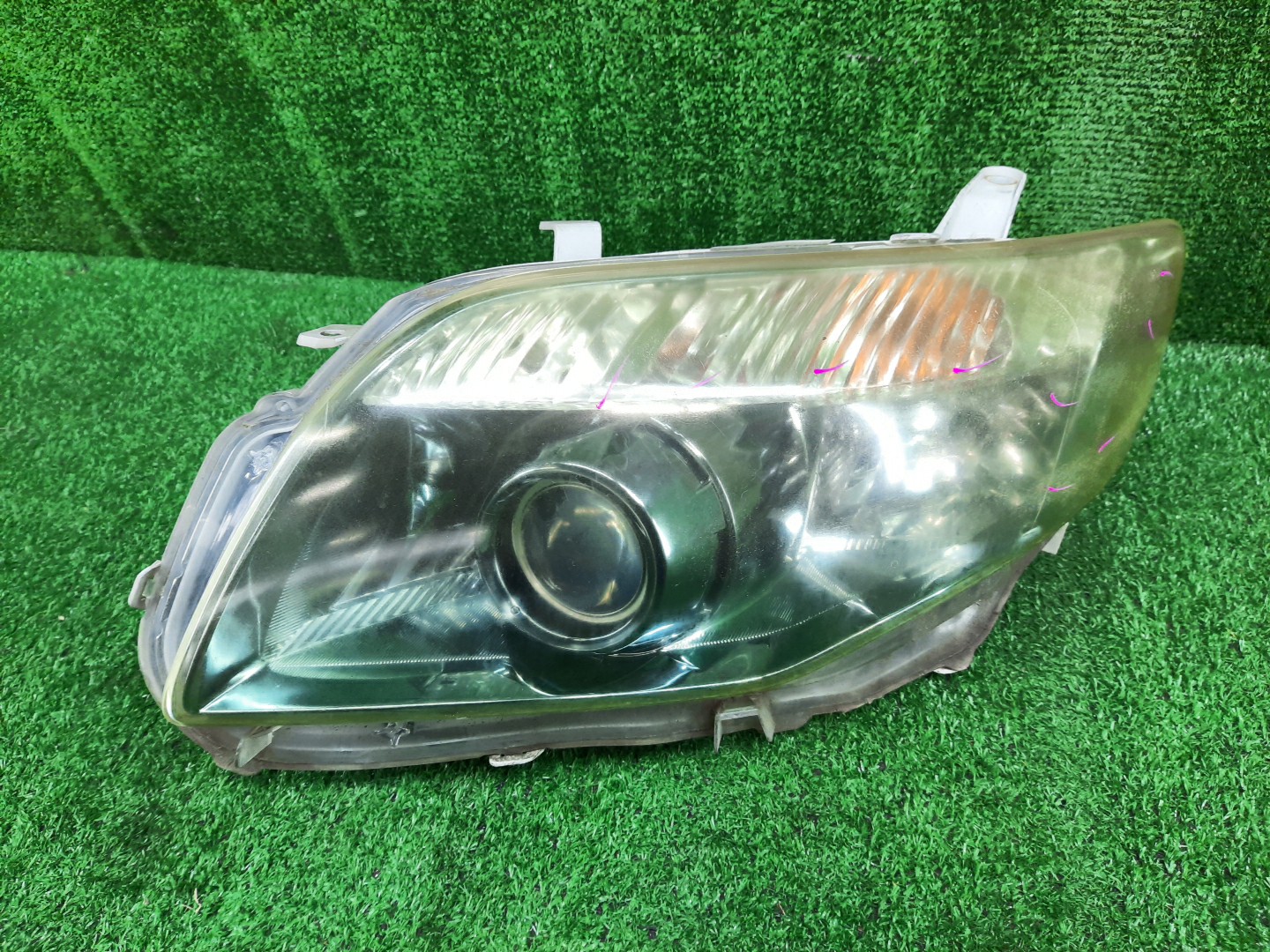 Фара левая передняя TOYOTA AXIO, COROLLA FIELDER, COROLLA AXIO, FIELDER NZE141, NZE144, ZRE142, ZRE144, ZRE144G, ZRE142G, NZE144G, NZE141G 1 ракурс Фара левая передняя TOYOTA AXIO, COROLLA FIELDER, COROLLA AXIO, FIELDER NZE141, NZE144, ZRE142, ZRE144, ZRE144G, ZRE142G, NZE144G, NZE141G 1 ракурс