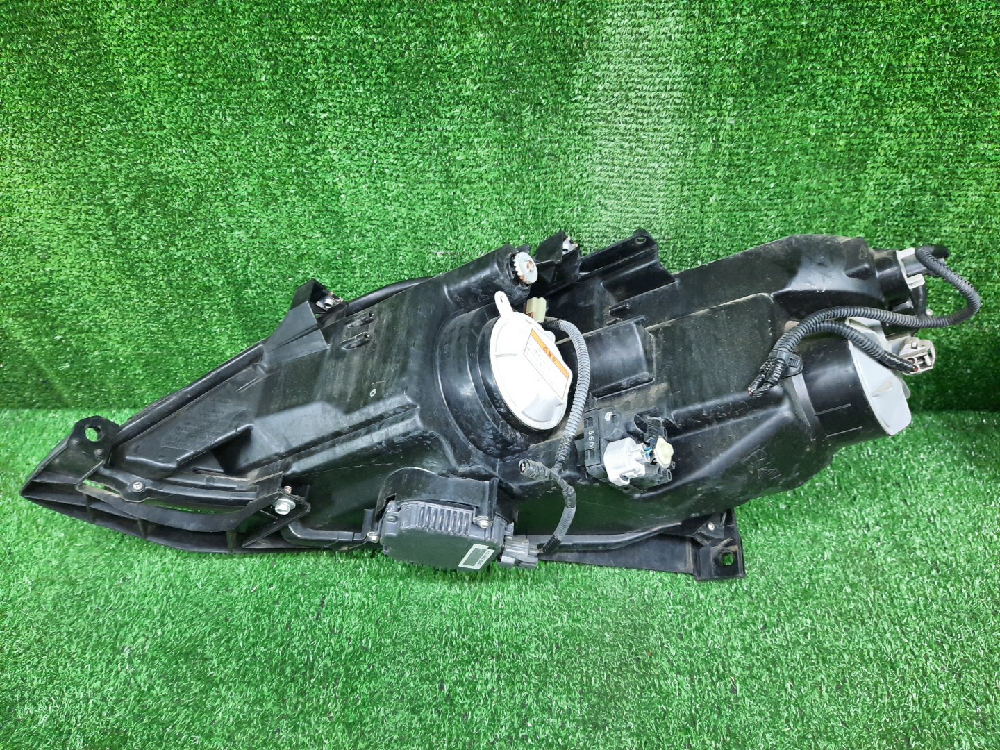Фара правая передняя HONDA AIRWAVE GJ1, GJ2 3 ракурс Фара правая передняя HONDA AIRWAVE GJ1, GJ2 3 ракурс