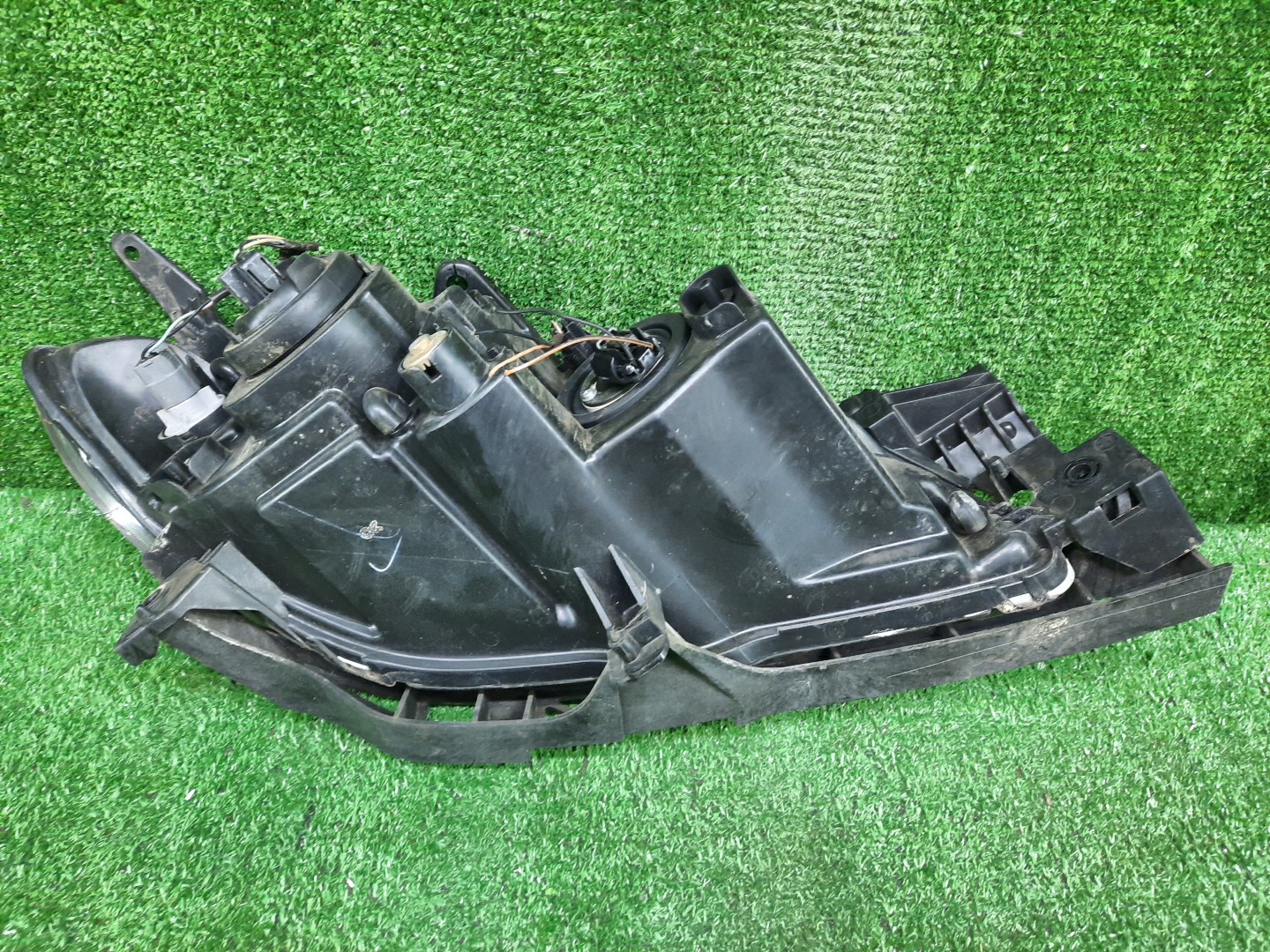 Фара левая передняя MAZDA AXELA, MAZDA 3, 3 BK5P, BK3P, BKEP, BK SEDAN 2 ракурс