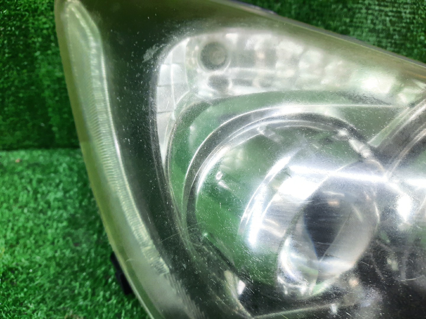 Фара правая передняя TOYOTA AQUA NHP10 2 ракурс