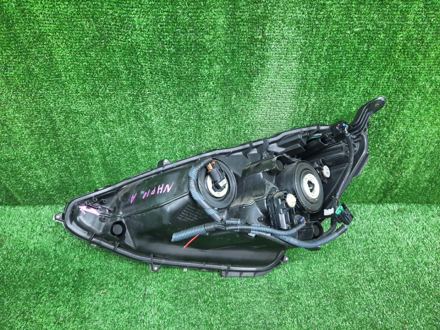 Фара правая передняя TOYOTA AQUA NHP10 3 ракурс