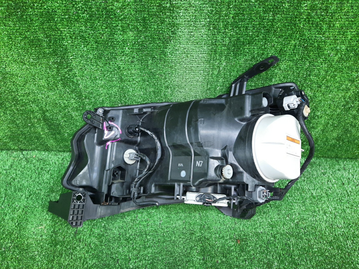 Фара правая передняя HONDA FREED SPIKE GP3, GB3, GB4 2 ракурс
