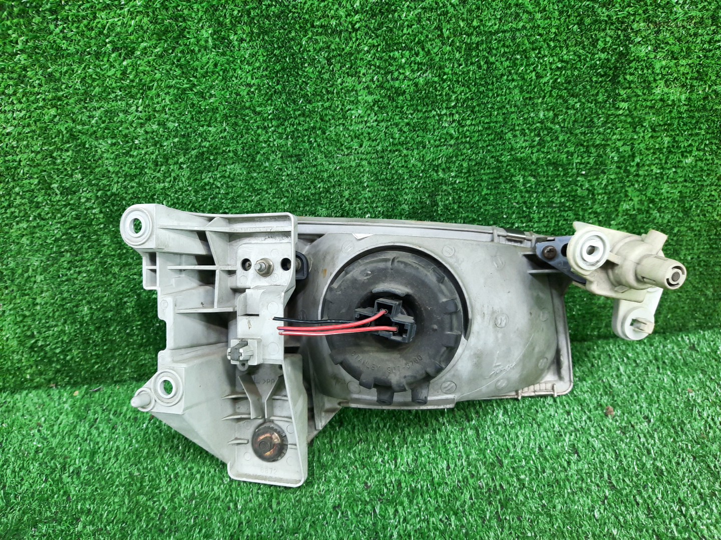 Фара левая передняя MAZDA DEMIO DW3W, DW5W 2 ракурс