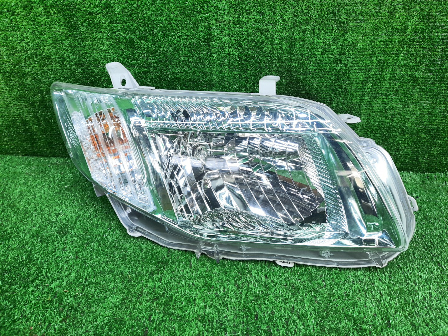 Фара правая передняя TOYOTA AXIO, COROLLA FIELDER, COROLLA  AXIO, FIELDER NZE141, NZE144, ZRE142, ZRE144, ZRE144G, ZRE142G, NZE144G, NZE141G 1 ракурс