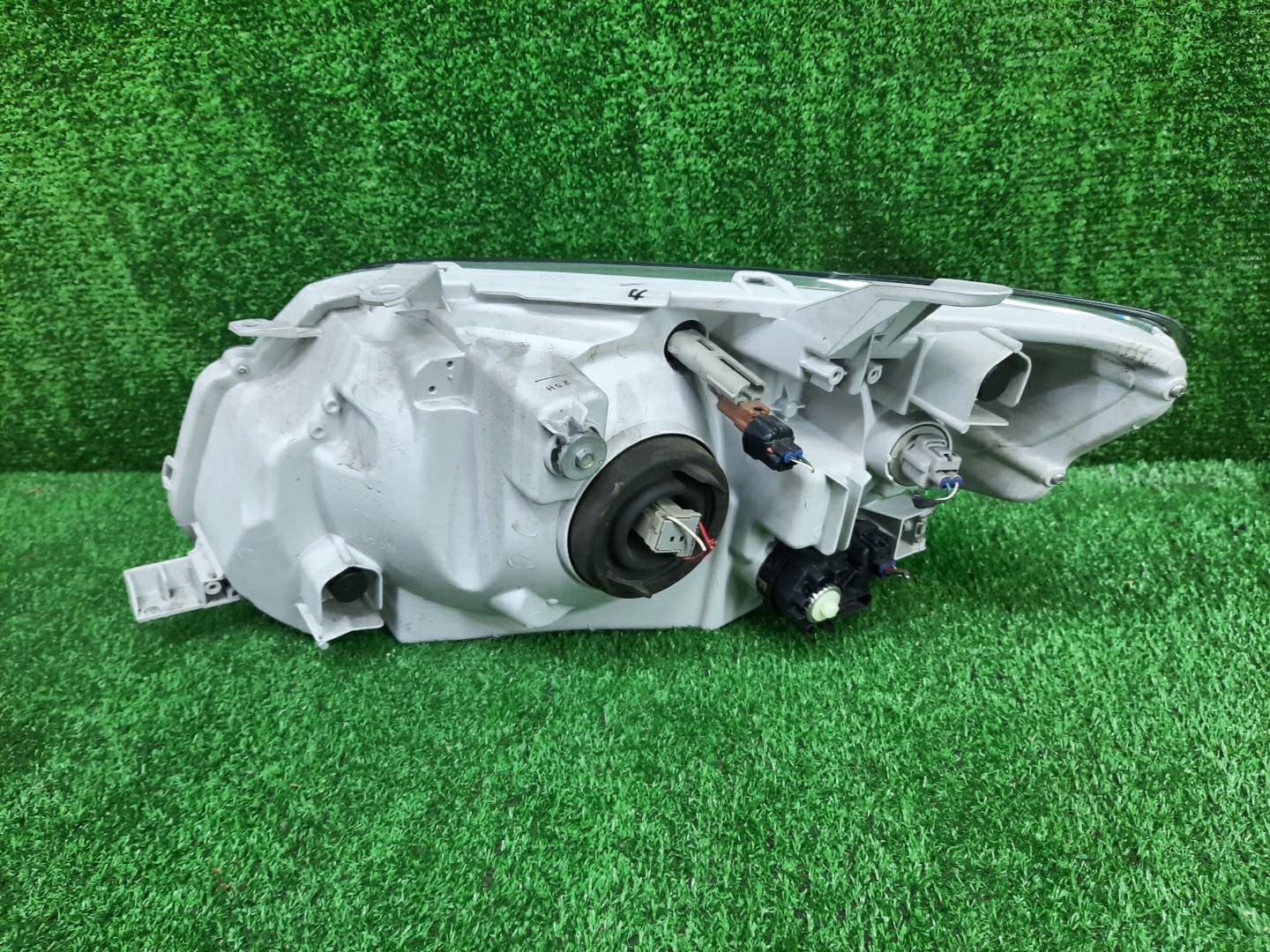 Фара правая передняя TOYOTA AXIO, COROLLA FIELDER, COROLLA  AXIO, FIELDER NZE141, NZE144, ZRE142, ZRE144, ZRE144G, ZRE142G, NZE144G, NZE141G 2 ракурс