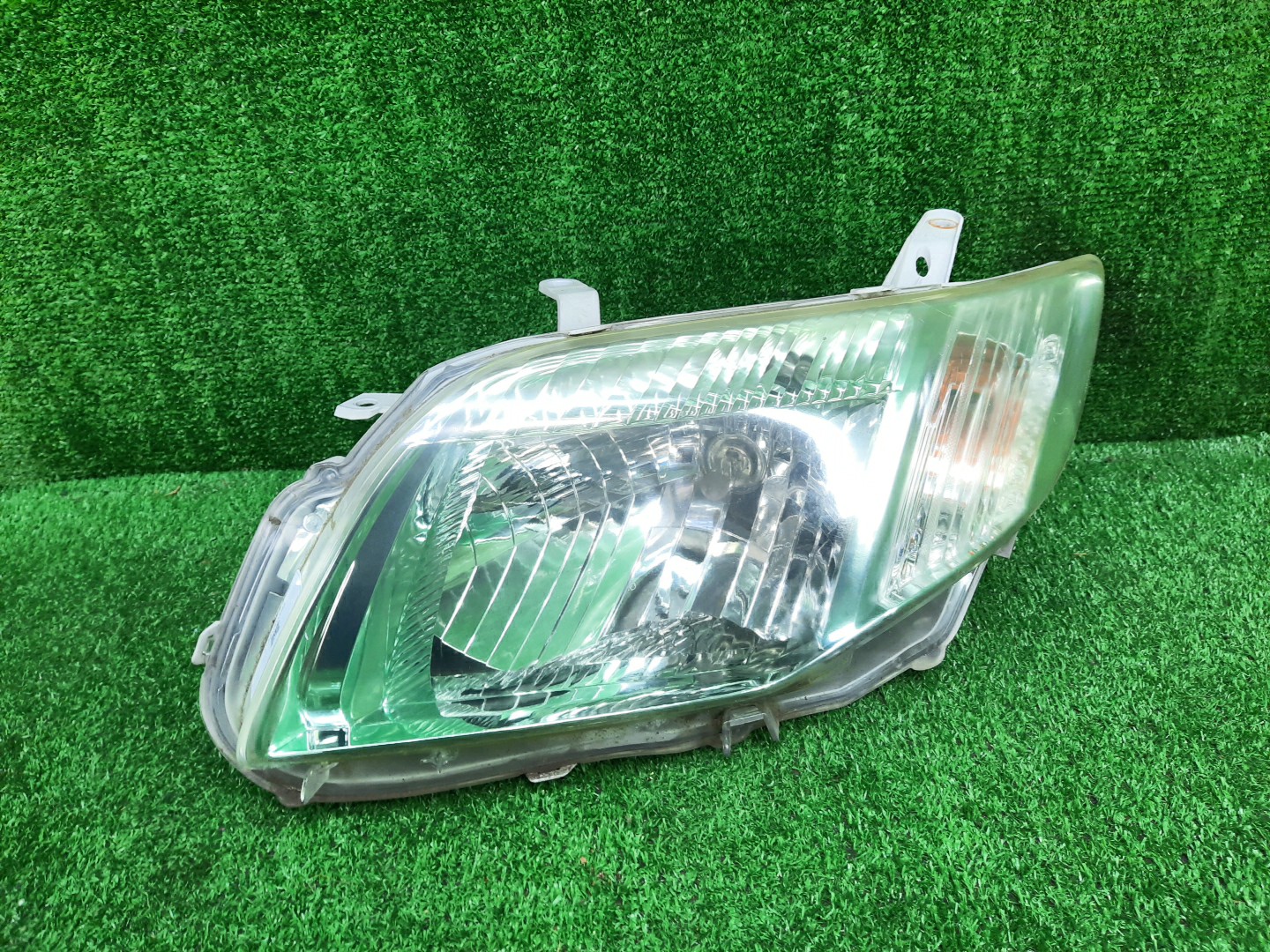Фара левая передняя TOYOTA AXIO, COROLLA FIELDER, COROLLA AXIO, FIELDER NZE141, NZE144, ZRE142, ZRE144, ZRE144G, ZRE142G, NZE144G, NZE141G 1 ракурс Фара левая передняя TOYOTA AXIO, COROLLA FIELDER, COROLLA AXIO, FIELDER NZE141, NZE144, ZRE142, ZRE144, ZRE144G, ZRE142G, NZE144G, NZE141G 1 ракурс