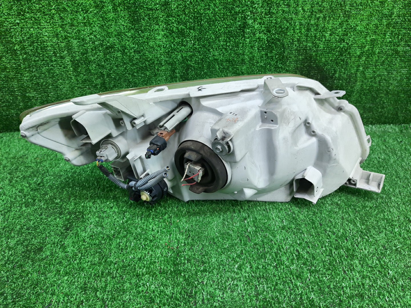 Фара левая передняя TOYOTA AXIO, COROLLA FIELDER, COROLLA  AXIO, FIELDER NZE141, NZE144, ZRE142, ZRE144, ZRE144G, ZRE142G, NZE144G, NZE141G 2 ракурс