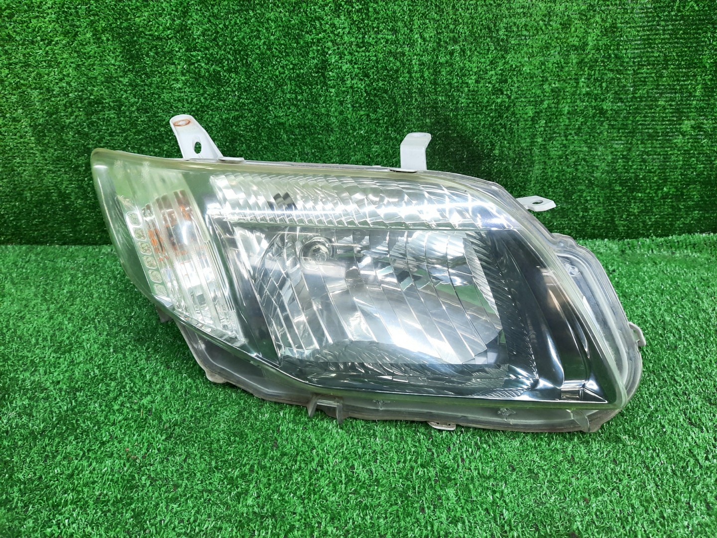 Фара правая передняя TOYOTA AXIO, COROLLA FIELDER, COROLLA  AXIO, FIELDER NZE141, NZE144, ZRE142, ZRE144, ZRE144G, ZRE142G, NZE144G, NZE141G 1 ракурс