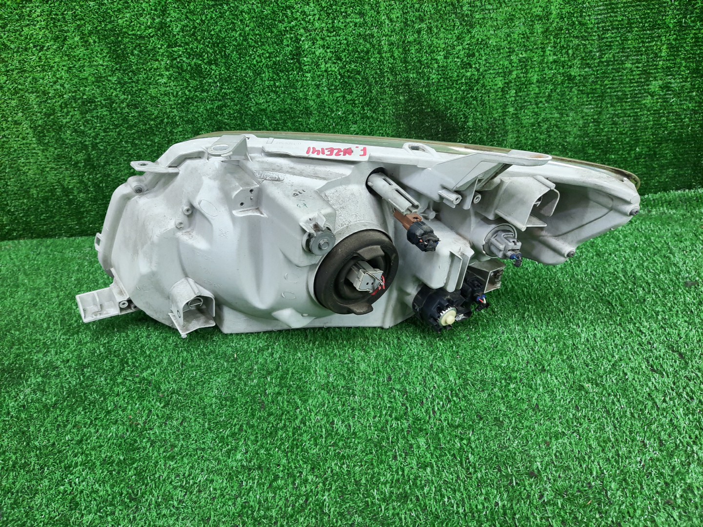 Фара правая передняя TOYOTA AXIO, COROLLA FIELDER, COROLLA  AXIO, FIELDER NZE141, NZE144, ZRE142, ZRE144, ZRE144G, ZRE142G, NZE144G, NZE141G 2 ракурс
