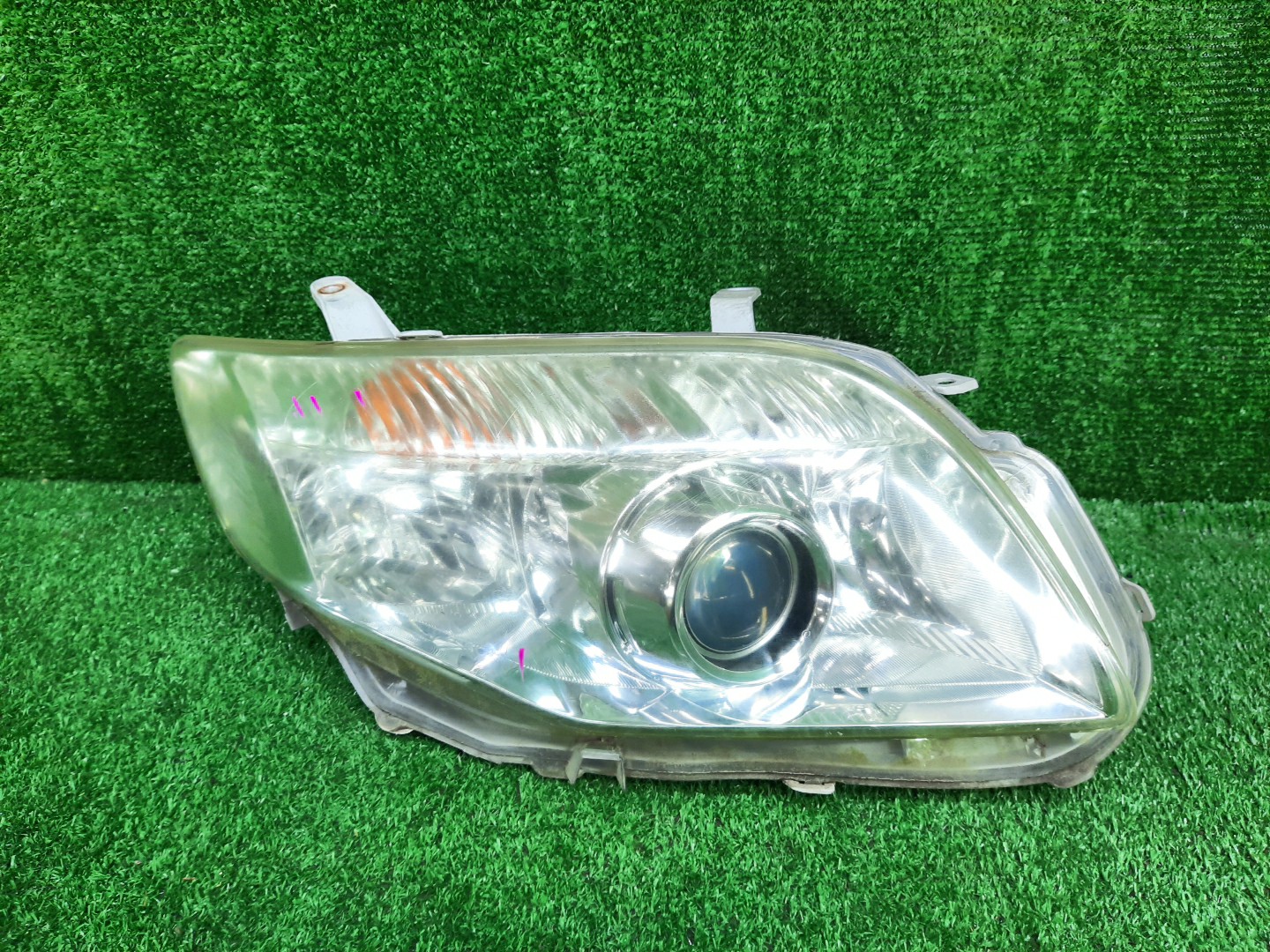 Фара правая передняя TOYOTA AXIO, COROLLA FIELDER, COROLLA  AXIO, FIELDER NZE141, NZE144, ZRE142, ZRE144, ZRE144G, ZRE142G, NZE144G, NZE141G 1 ракурс