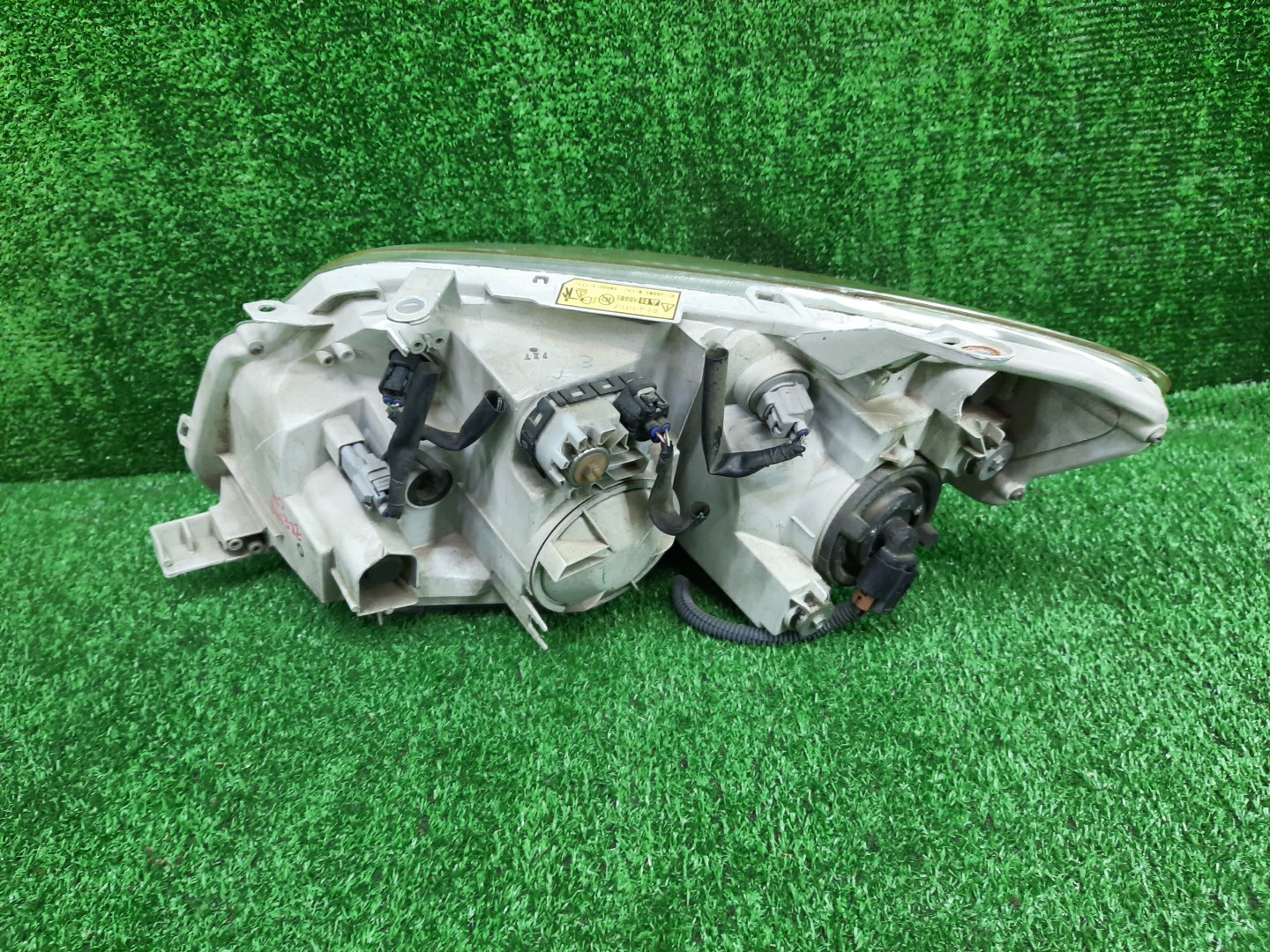 Фара правая передняя TOYOTA AXIO, COROLLA FIELDER, COROLLA  AXIO, FIELDER NZE141, NZE144, ZRE142, ZRE144, ZRE144G, ZRE142G, NZE144G, NZE141G 3 ракурс