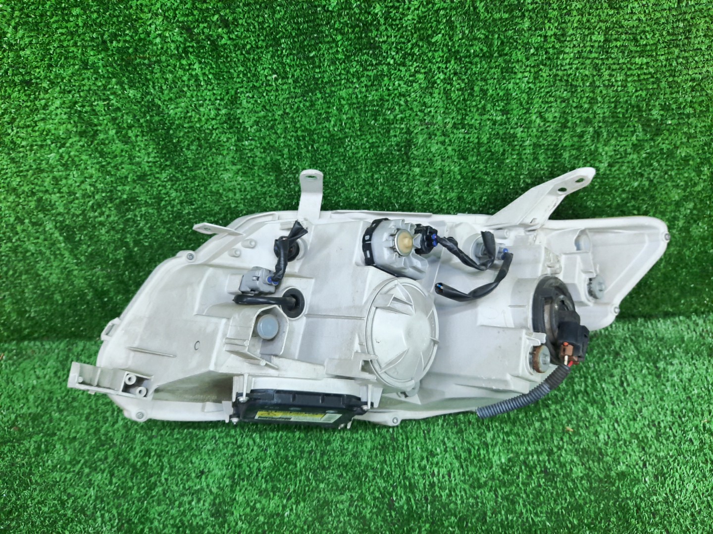 Фара правая передняя TOYOTA AXIO, COROLLA FIELDER, COROLLA  AXIO, FIELDER NZE141, NZE144, ZRE142, ZRE144, ZRE144G, ZRE142G, NZE144G, NZE141G 2 ракурс
