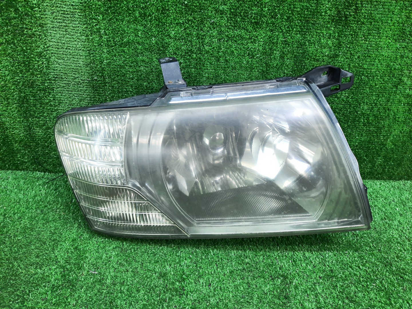 Фара правая передняя MITSUBISHI PAJERO V75W, V65W, V78W, V73W, V77W, V63W, V68W 1 ракурс