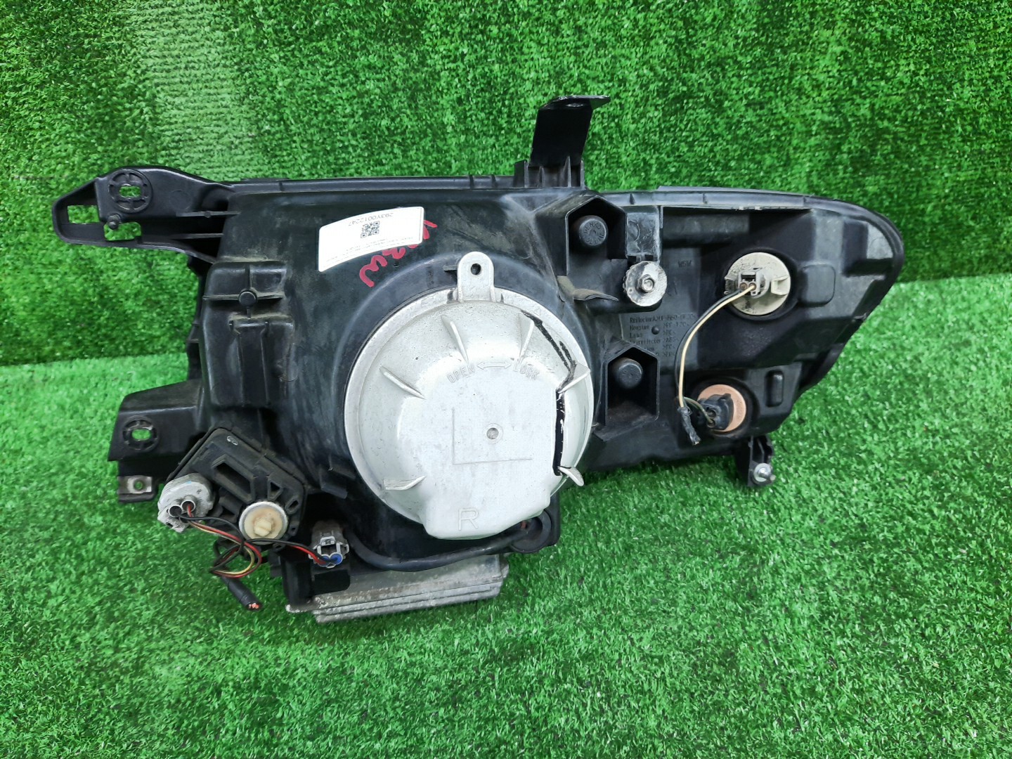 Фара правая передняя MITSUBISHI PAJERO V75W, V65W, V78W, V73W, V77W, V63W, V68W 2 ракурс