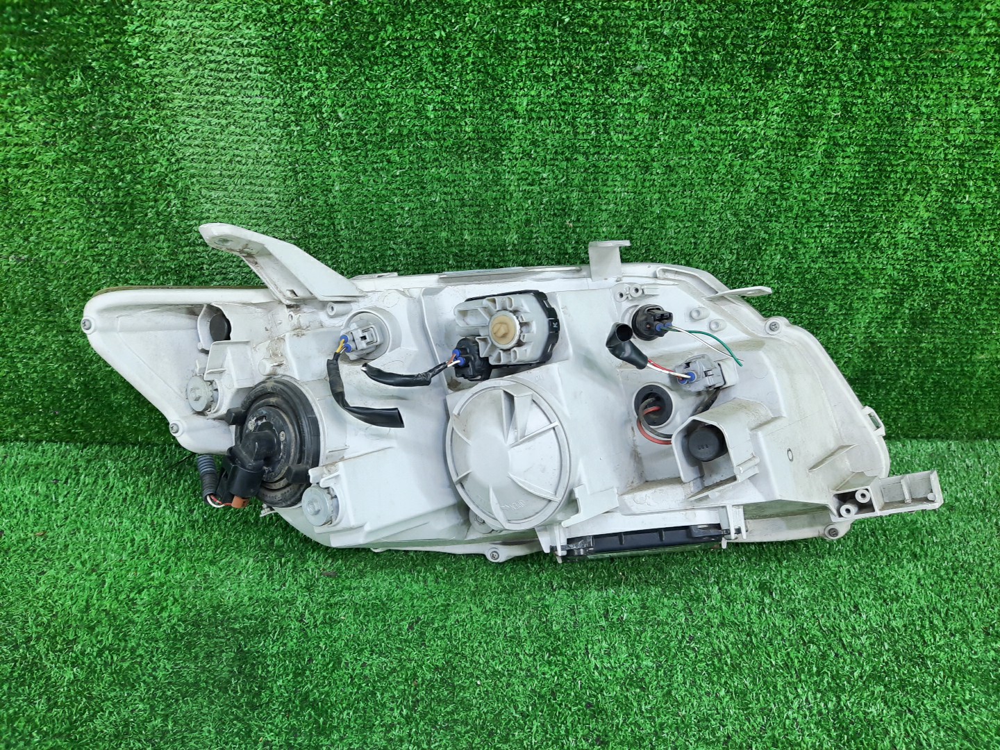 Фара левая передняя TOYOTA AXIO, COROLLA FIELDER, COROLLA  AXIO, FIELDER NZE141, NZE144, ZRE142, ZRE144, ZRE144G, ZRE142G, NZE144G, NZE141G 2 ракурс