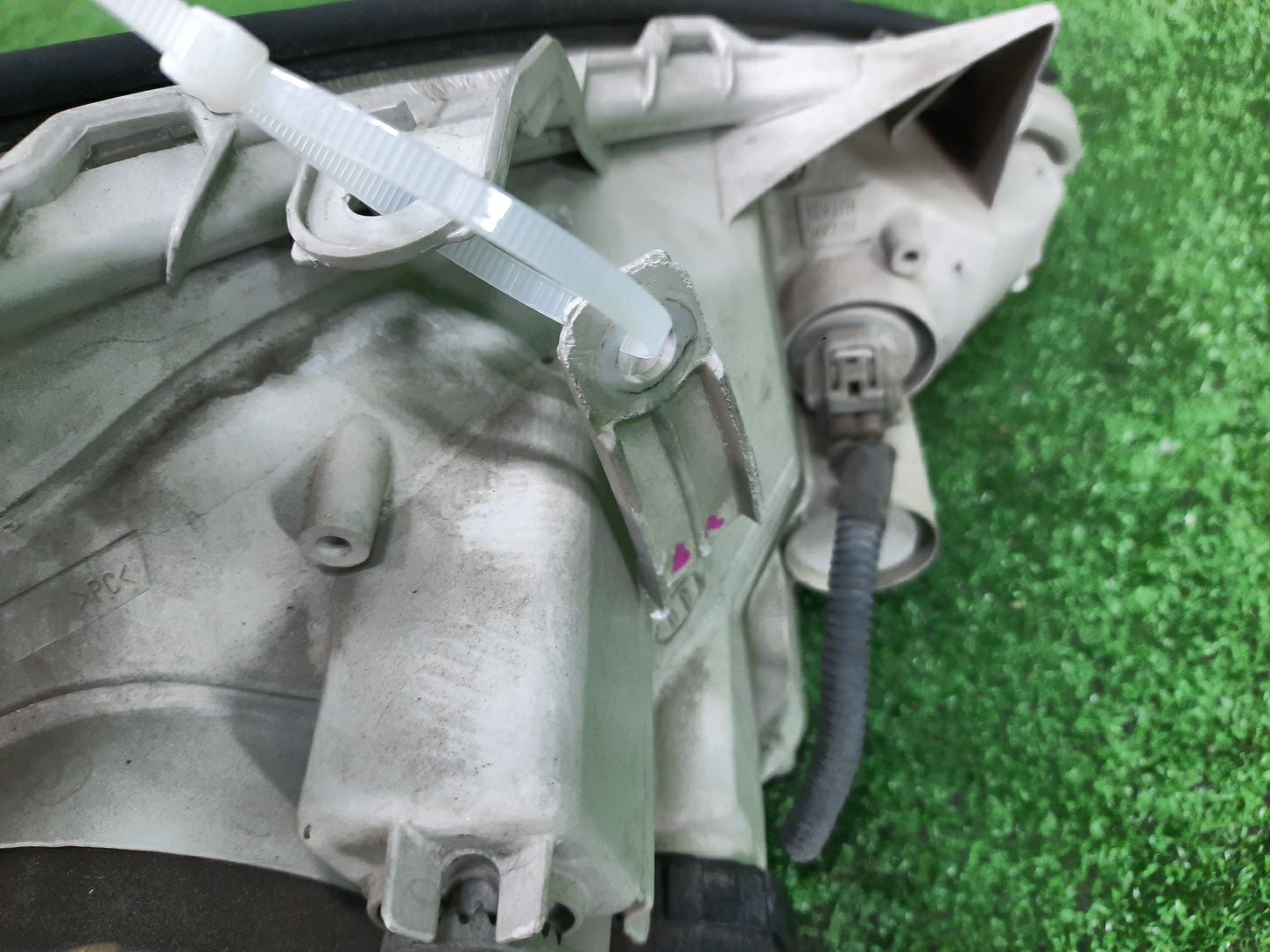 Фара левая передняя TOYOTA ALLION ZZT240, NZT240, AZT240, ZZT245 5 ракурс