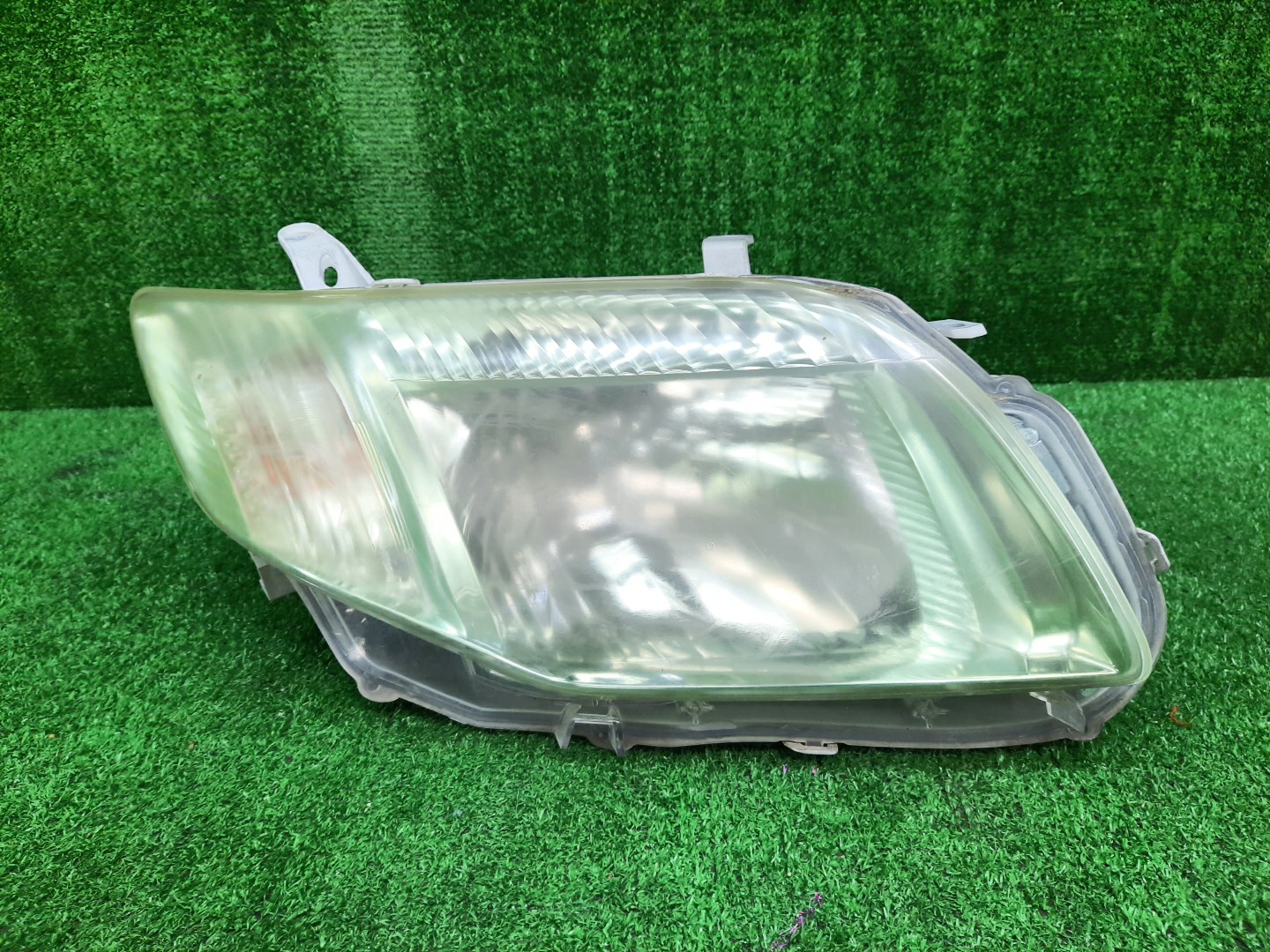 Фара правая передняя TOYOTA AXIO, COROLLA FIELDER, COROLLA  AXIO, FIELDER NZE141, NZE144, ZRE142, ZRE144, ZRE144G, ZRE142G, NZE144G, NZE141G 1 ракурс