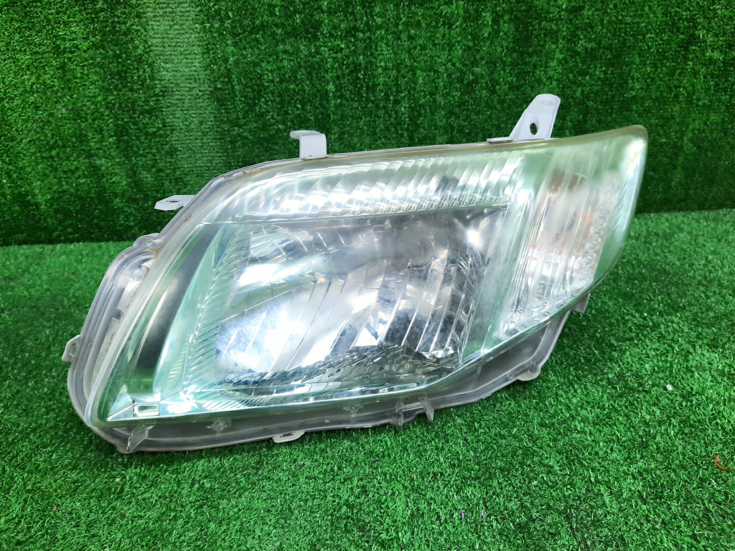 Фара левая передняя TOYOTA AXIO, COROLLA FIELDER, COROLLA  AXIO, FIELDER NZE141, NZE144, ZRE142, ZRE144, ZRE144G, ZRE142G, NZE144G, NZE141G 1 ракурс