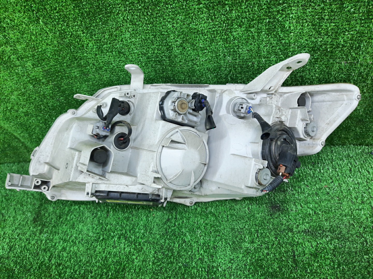 Фара правая передняя TOYOTA AXIO, COROLLA FIELDER, COROLLA  AXIO, FIELDER NZE141, NZE144, ZRE142, ZRE144, ZRE144G, ZRE142G, NZE144G, NZE141G 2 ракурс
