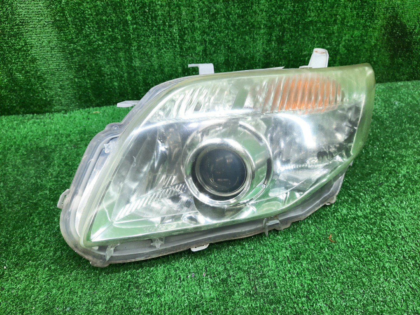 Фара левая передняя TOYOTA AXIO, COROLLA FIELDER, COROLLA  AXIO, FIELDER NZE141, NZE144, ZRE142, ZRE144, ZRE144G, ZRE142G, NZE144G, NZE141G 1 ракурс