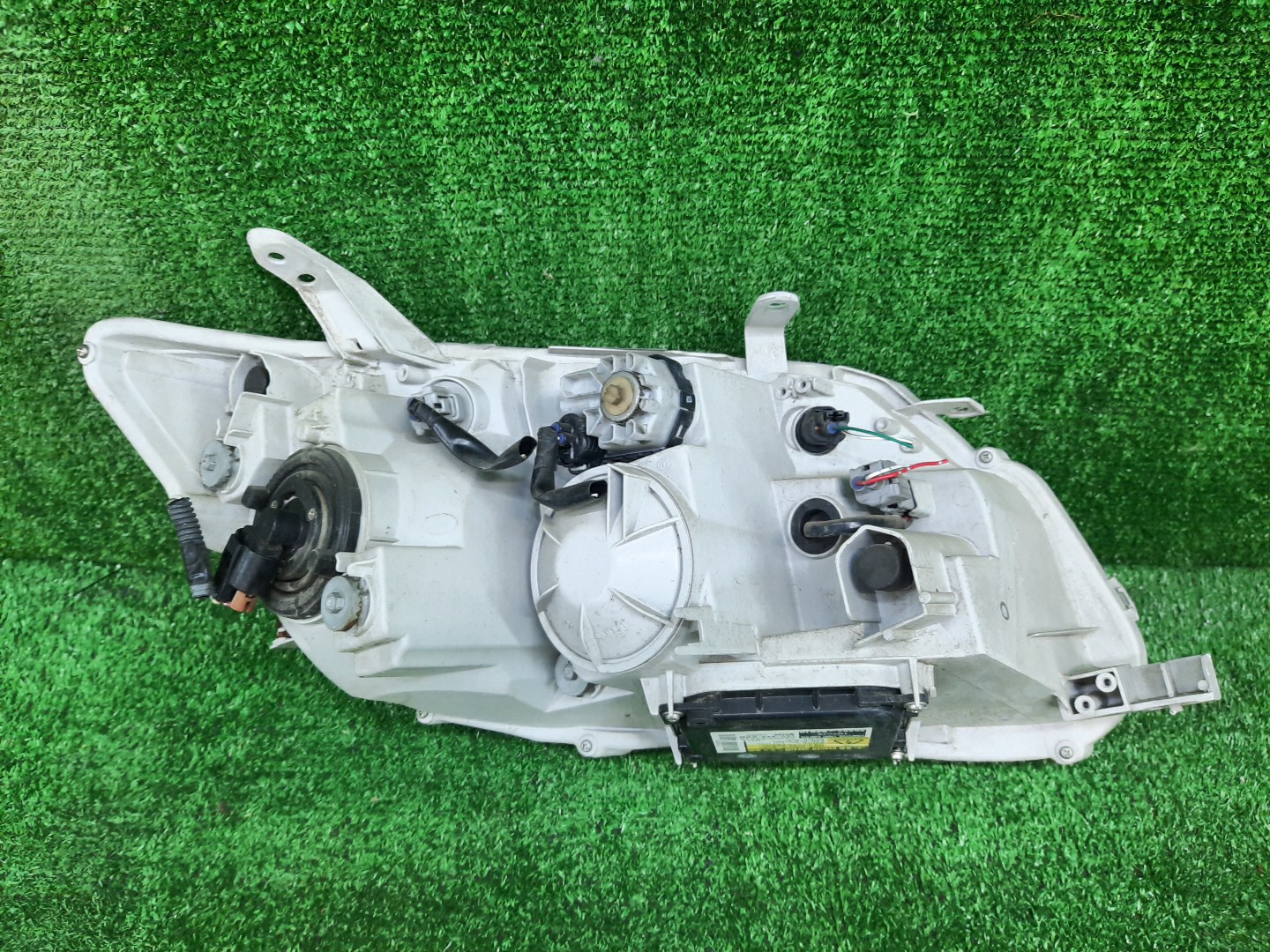 Фара левая передняя TOYOTA AXIO, COROLLA FIELDER, COROLLA  AXIO, FIELDER NZE141, NZE144, ZRE142, ZRE144, ZRE144G, ZRE142G, NZE144G, NZE141G 2 ракурс
