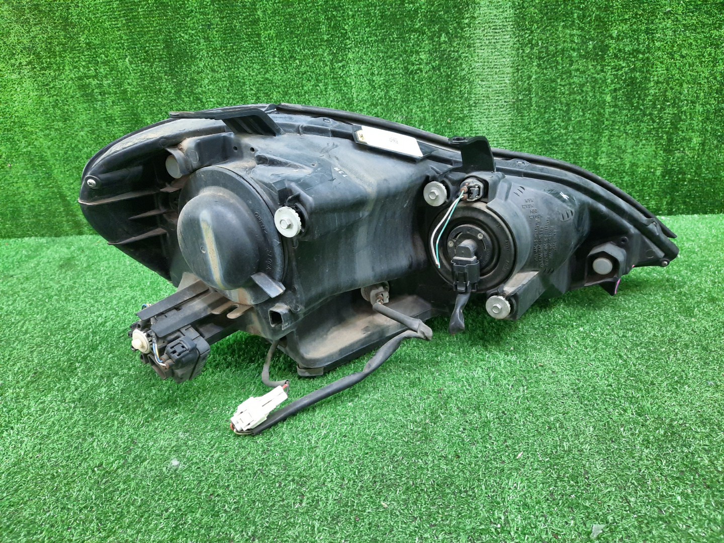 Фара левая передняя TOYOTA IPSUM ACM21W, ACM26W 2 ракурс Фара левая передняя TOYOTA IPSUM ACM21W, ACM26W 2 ракурс
