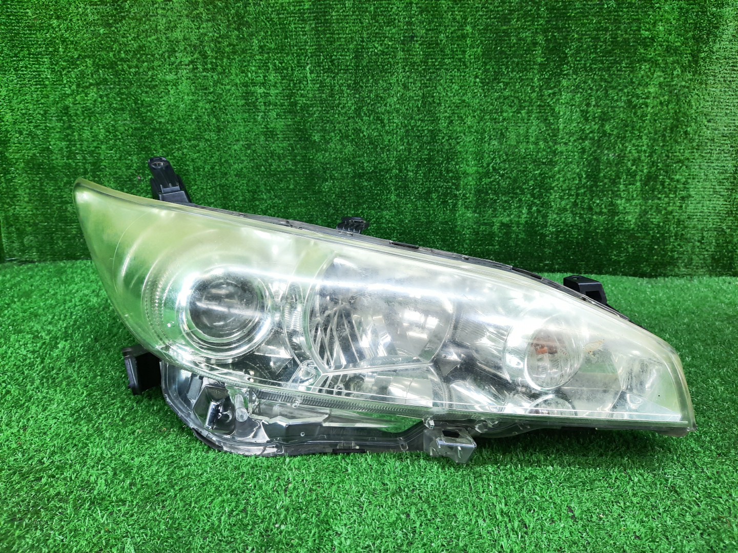Фара правая передняя TOYOTA WISH ZGE20W, ZGE20G, ZGE25W, ZGE21G, ZGE22W, ZGE25G 1 ракурс
