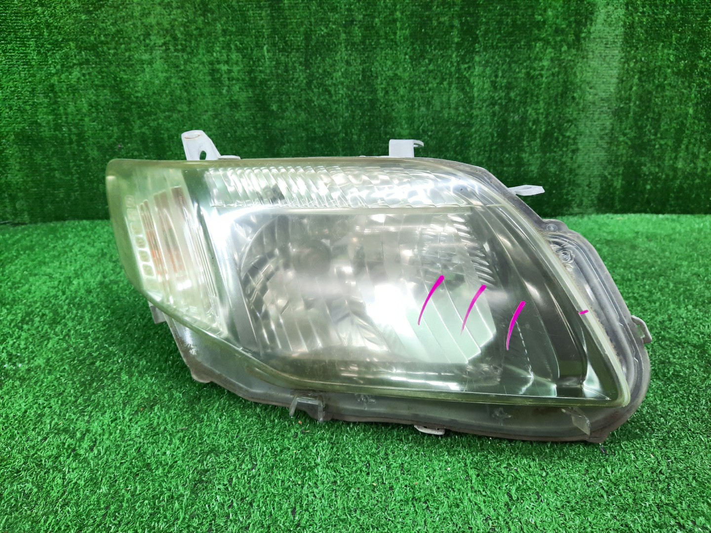 Фара правая передняя TOYOTA AXIO, COROLLA FIELDER, COROLLA  AXIO, FIELDER NZE141, NZE144, ZRE142, ZRE144, ZRE144G, ZRE142G, NZE144G, NZE141G 1 ракурс