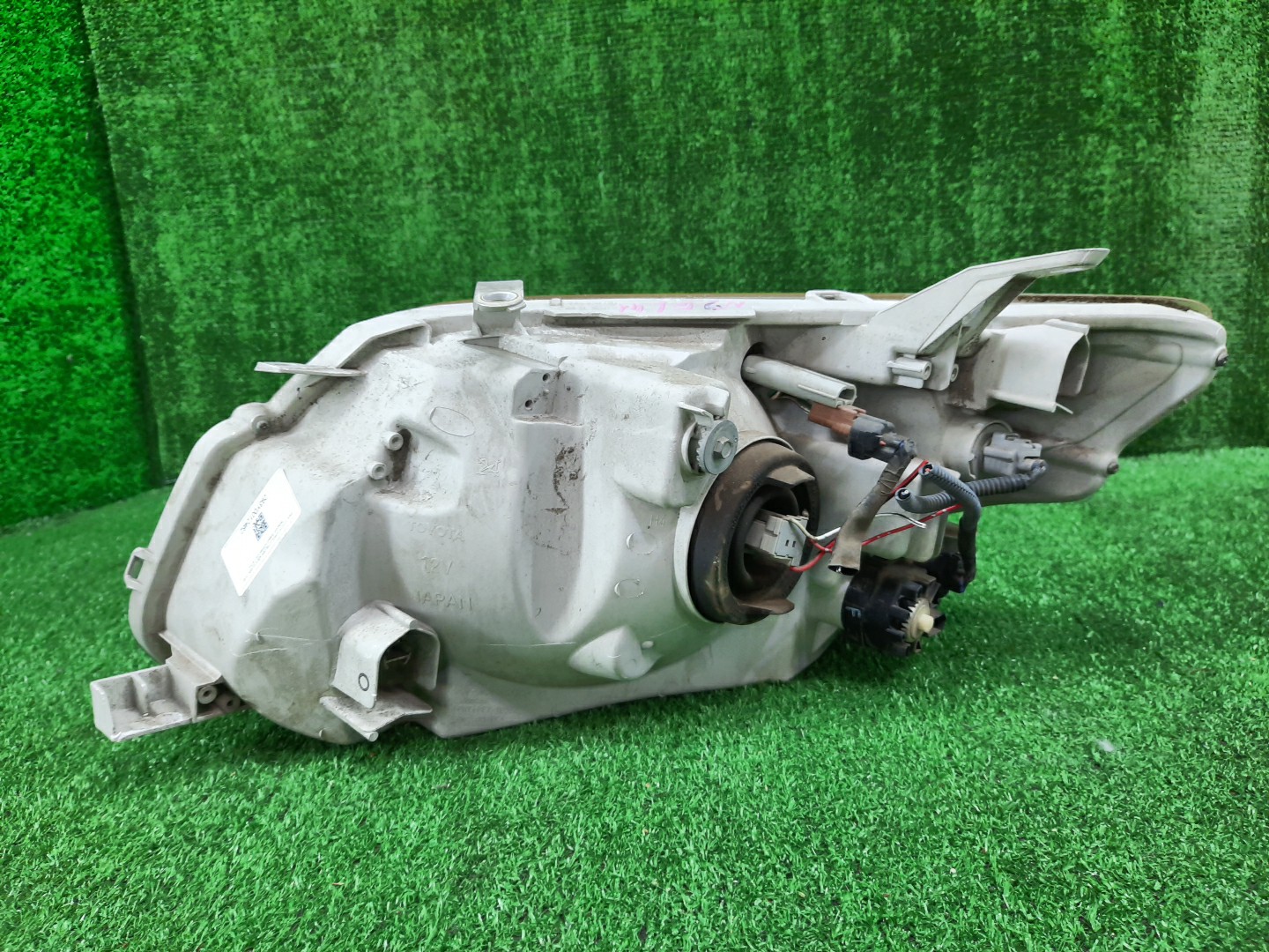 Фара правая передняя TOYOTA AXIO, COROLLA FIELDER, COROLLA  AXIO, FIELDER NZE141, NZE144, ZRE142, ZRE144, ZRE144G, ZRE142G, NZE144G, NZE141G 3 ракурс