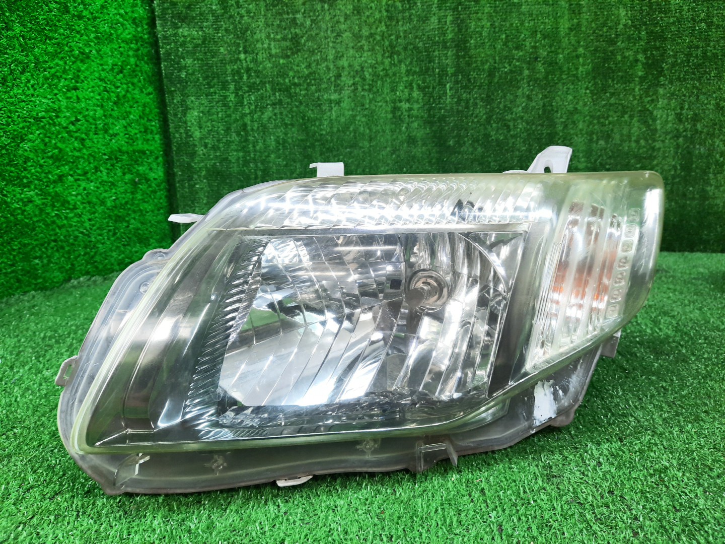 Фара левая передняя TOYOTA AXIO, COROLLA FIELDER, COROLLA  AXIO, FIELDER NZE141, NZE144, ZRE142, ZRE144, ZRE144G, ZRE142G, NZE144G, NZE141G 1 ракурс