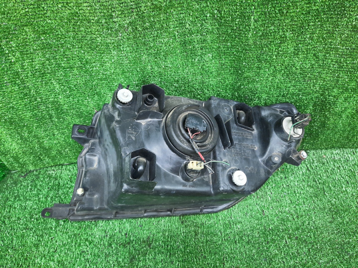 Фара правая передняя MITSUBISHI PAJERO IO H76W, H66W, H67W, H77W 2 ракурс