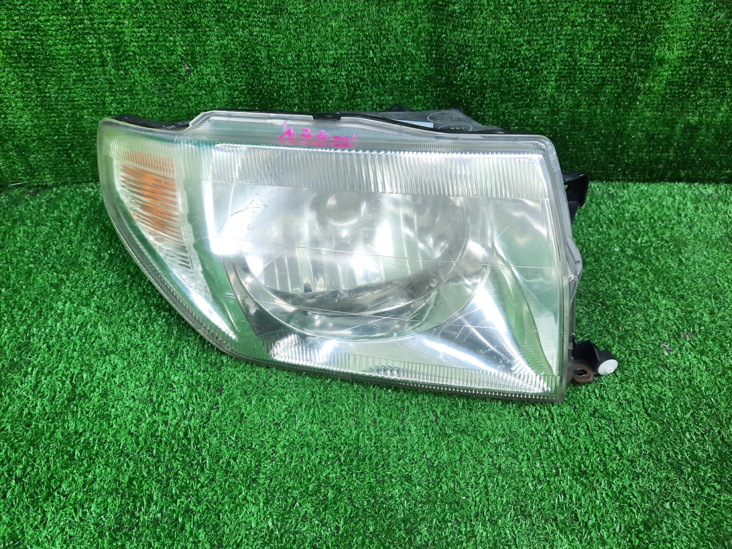 Фара правая передняя MITSUBISHI PAJERO IO H76W, H66W, H67W, H77W 1 ракурс