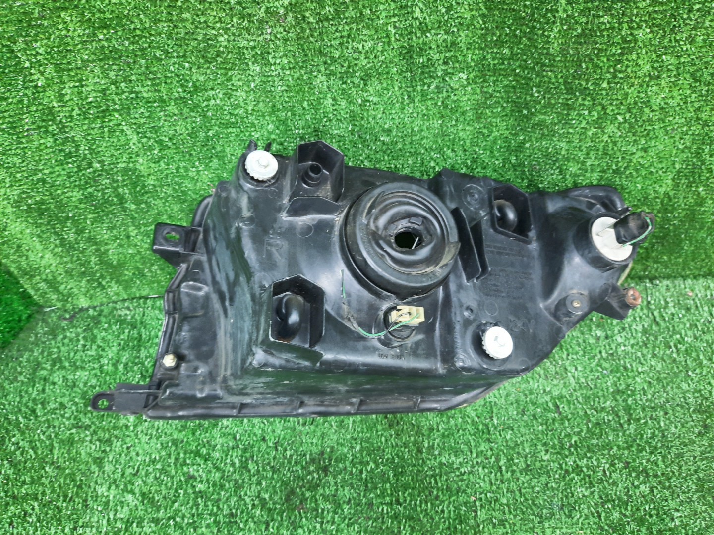 Фара правая передняя MITSUBISHI PAJERO IO H76W, H66W, H67W, H77W 2 ракурс