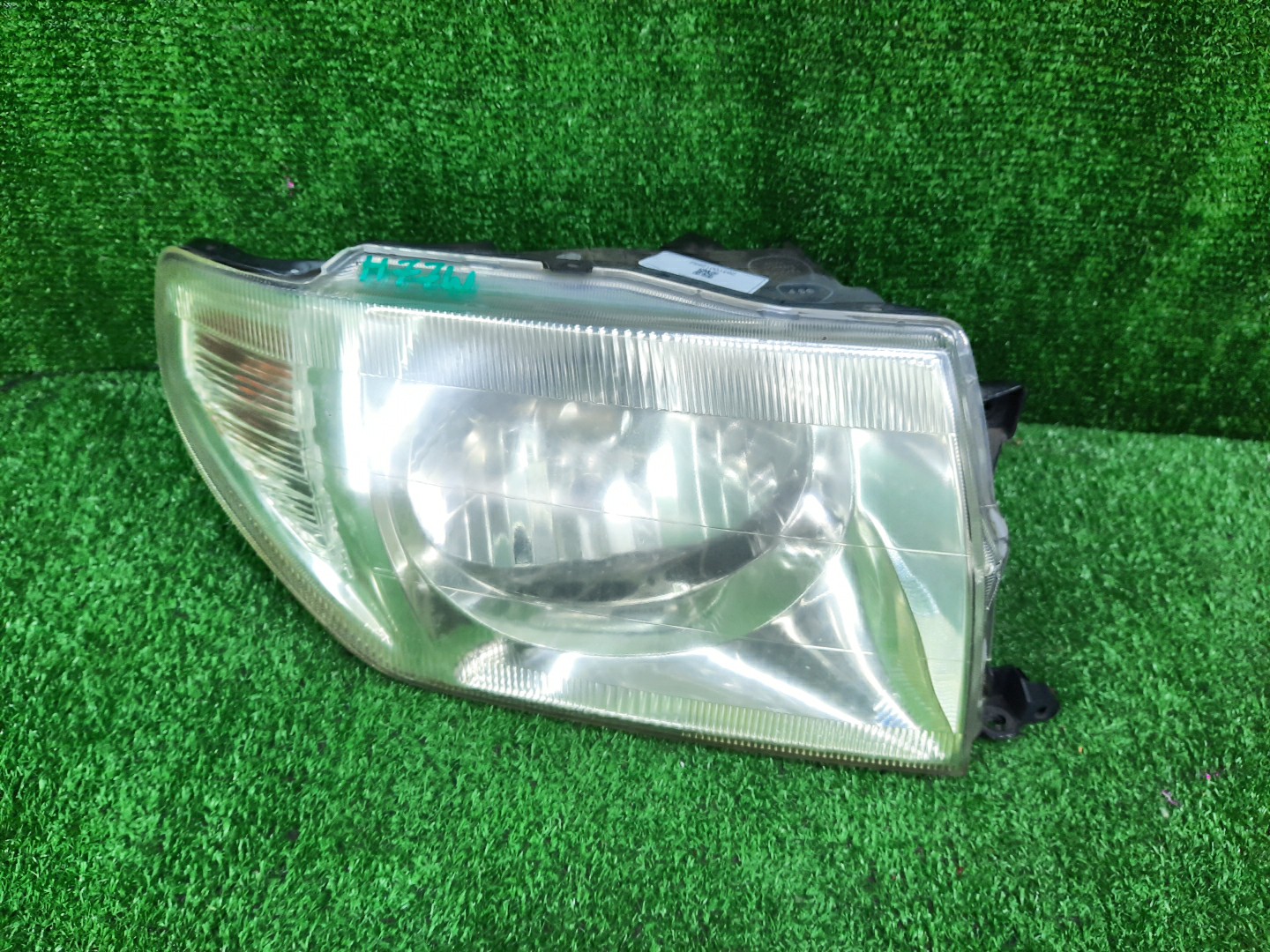 Фара правая передняя MITSUBISHI PAJERO IO H76W, H66W, H67W, H77W 1 ракурс